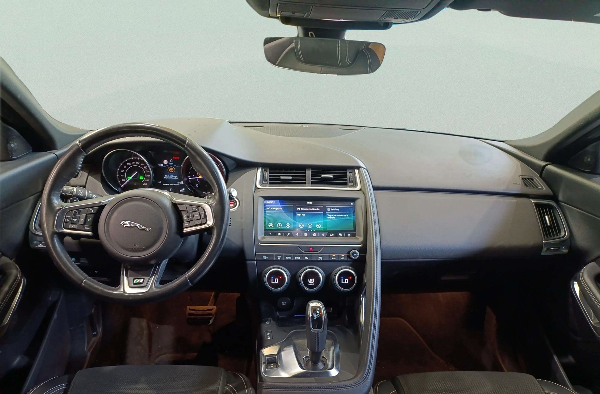 Jaguar E-Pace 2.0D R-Dynamic 4WD - foto 6