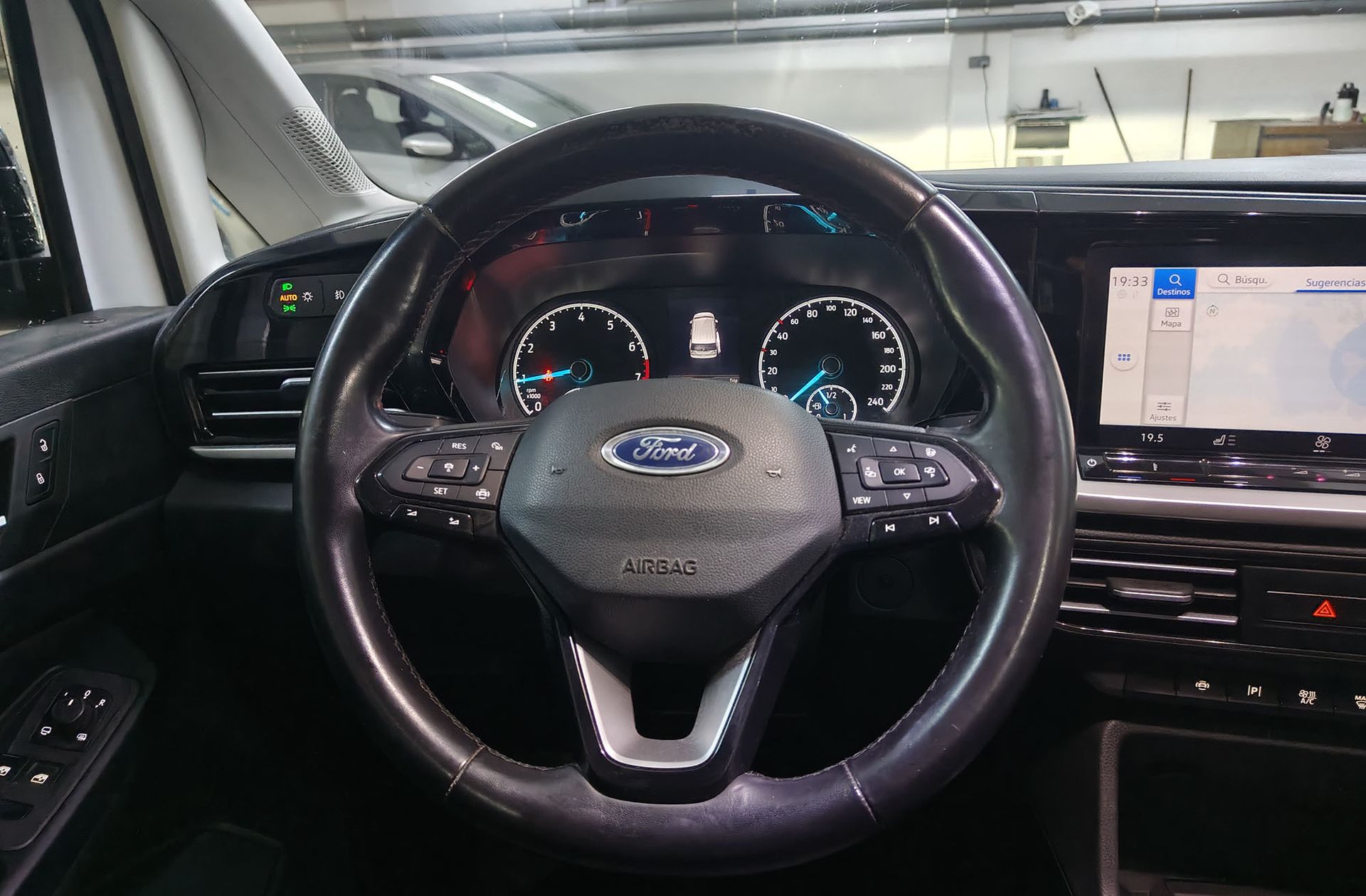 Ford Grand Tourneo Connect 1.5 EcoBoost Titanium - foto 23