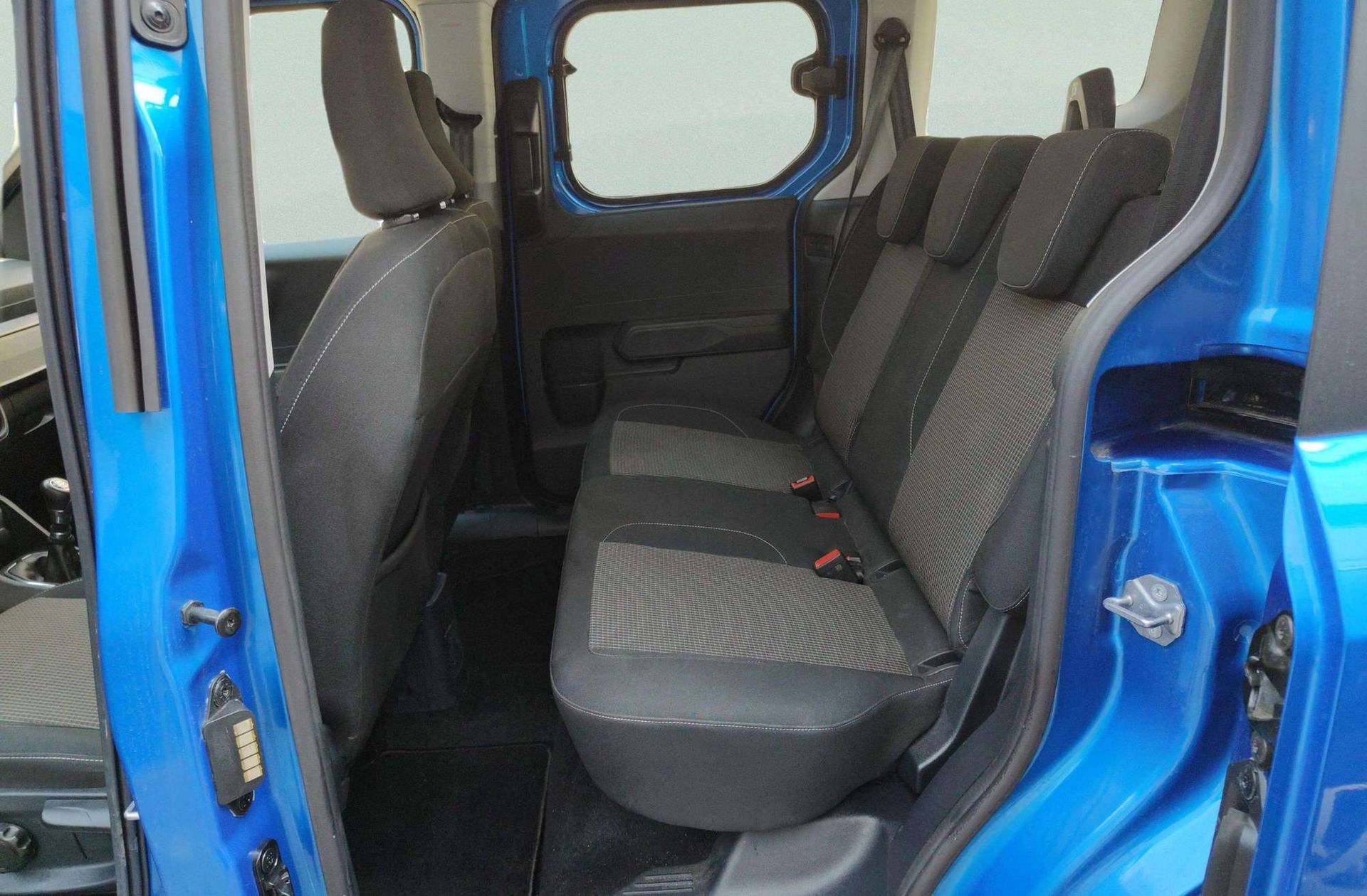 Ford Tourneo Courier 1.0 EcoBoost Trend - foto 11