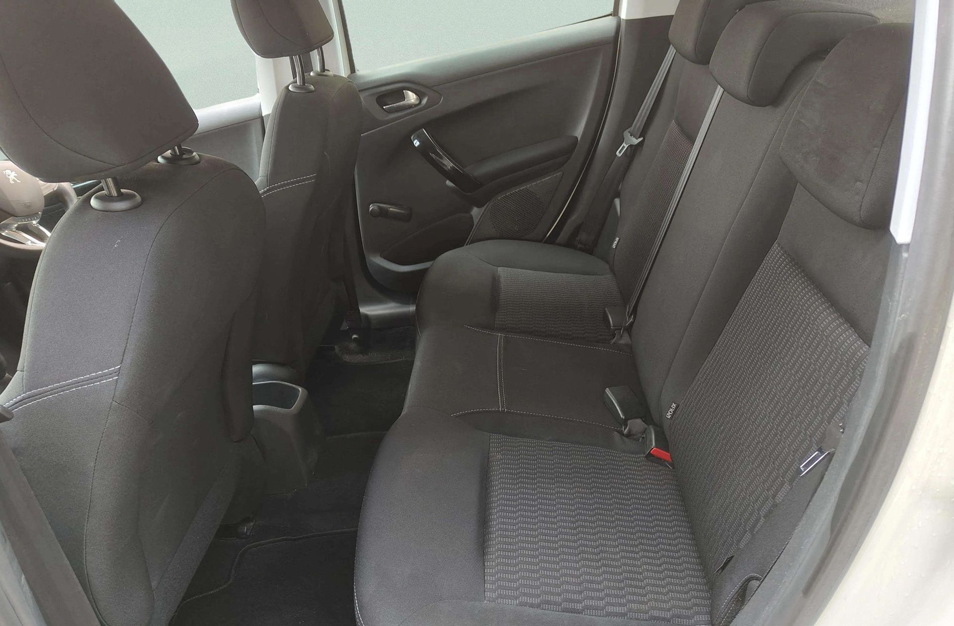 Peugeot 208 1.2 PureTech Style - foto 9