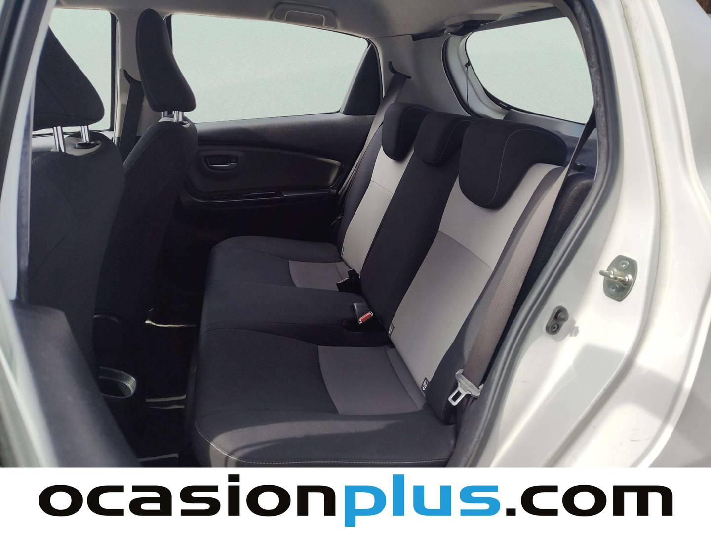 Foto asientos traseros Toyota Yaris Toyota Yaris 1.5 Hybrid Active (100 CV)