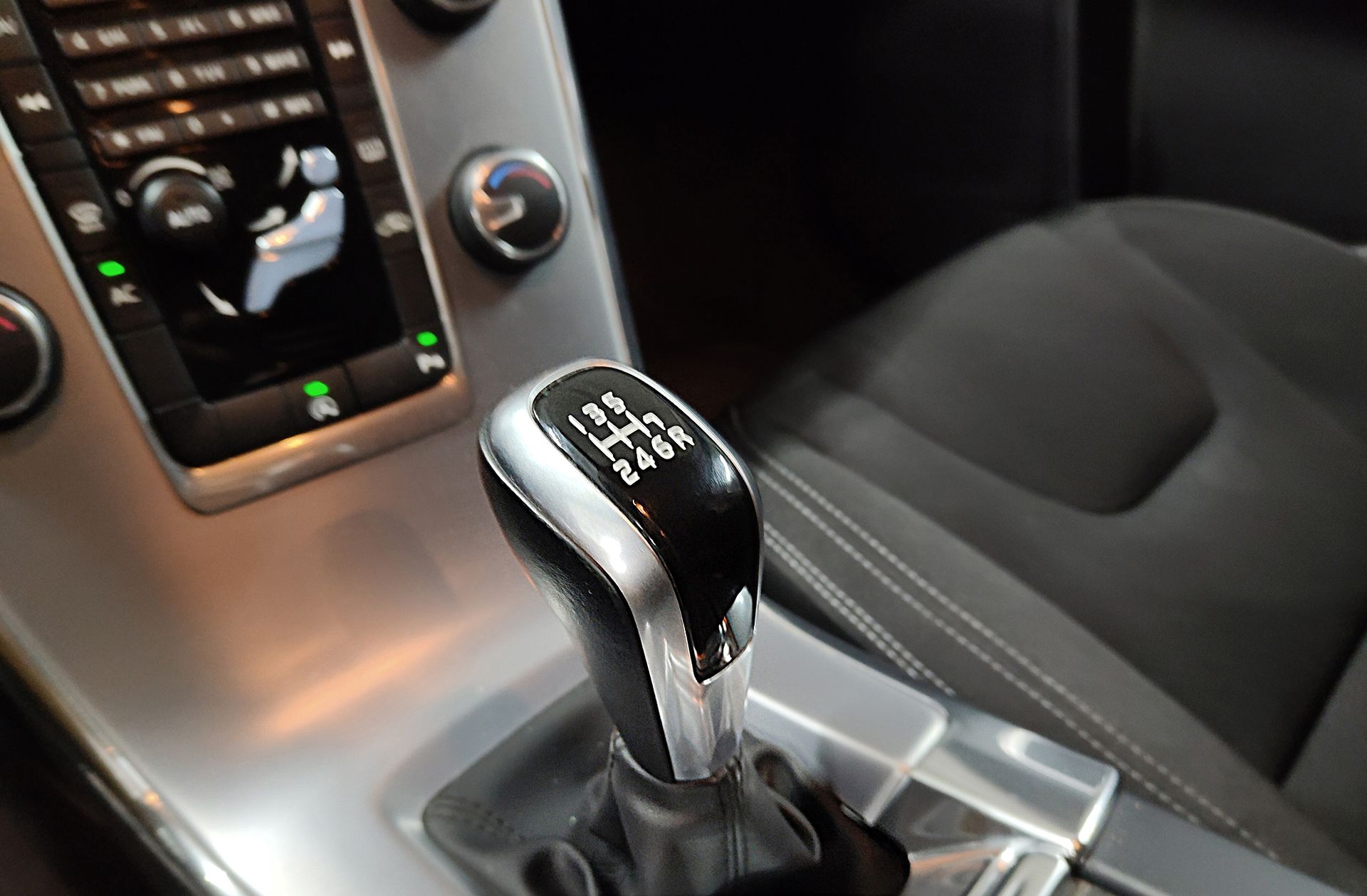 Volvo XC60 D3 Kinetic - foto 5