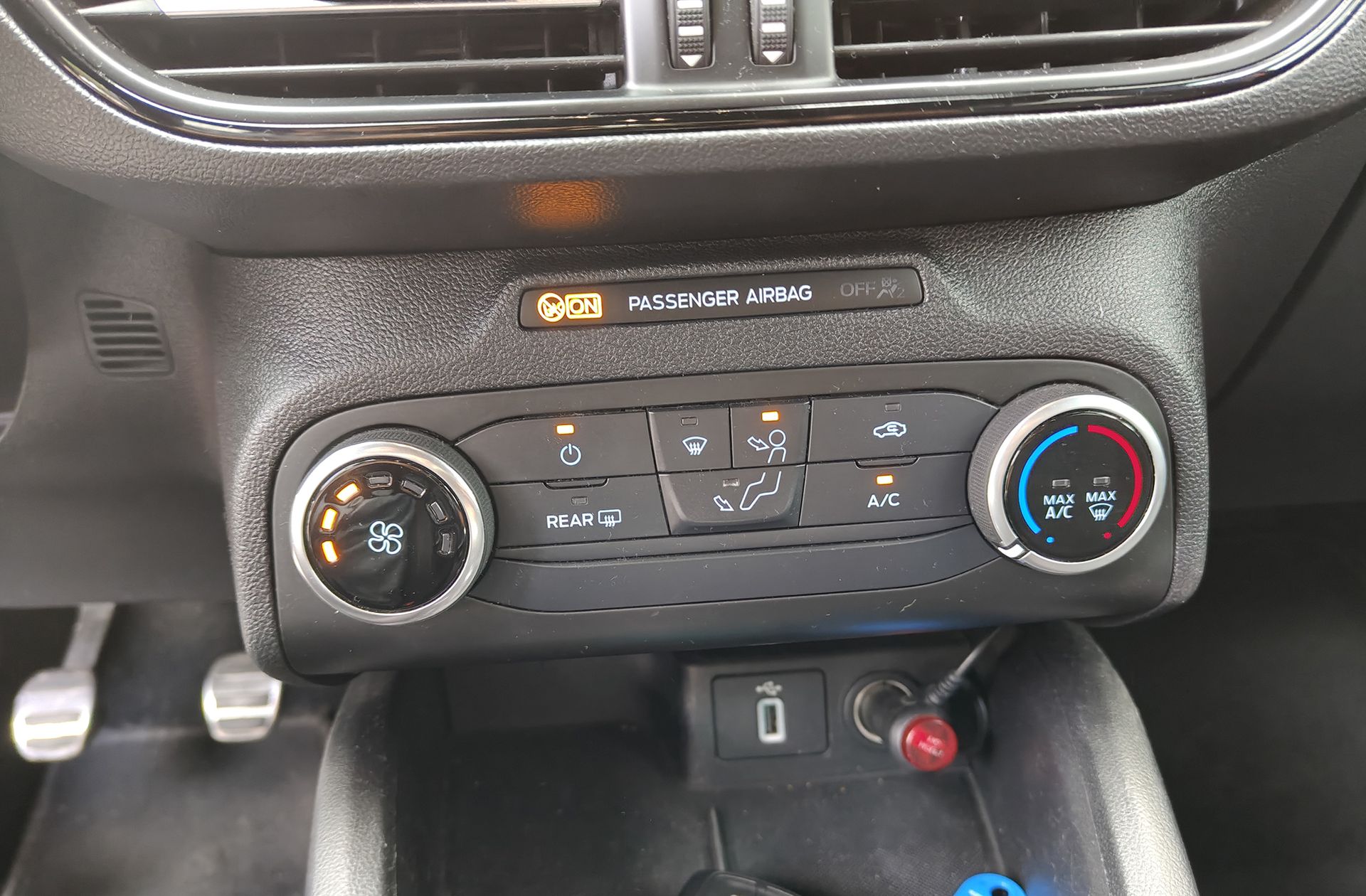 Ford Focus 1.5 EcoBoost ST-Line - foto 30