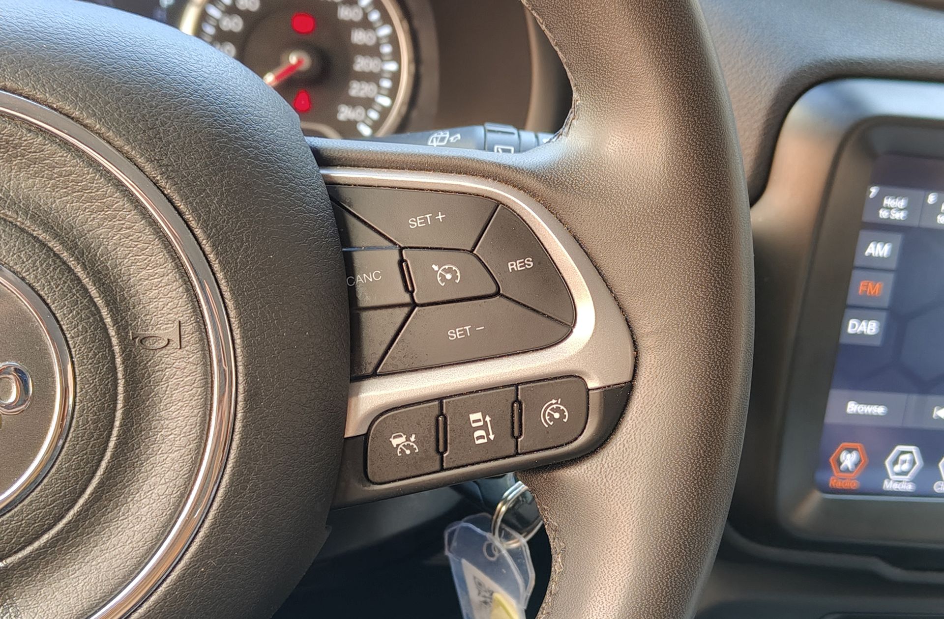 Jeep Renegade eHybrid 1.5 Limited ATX - foto 23