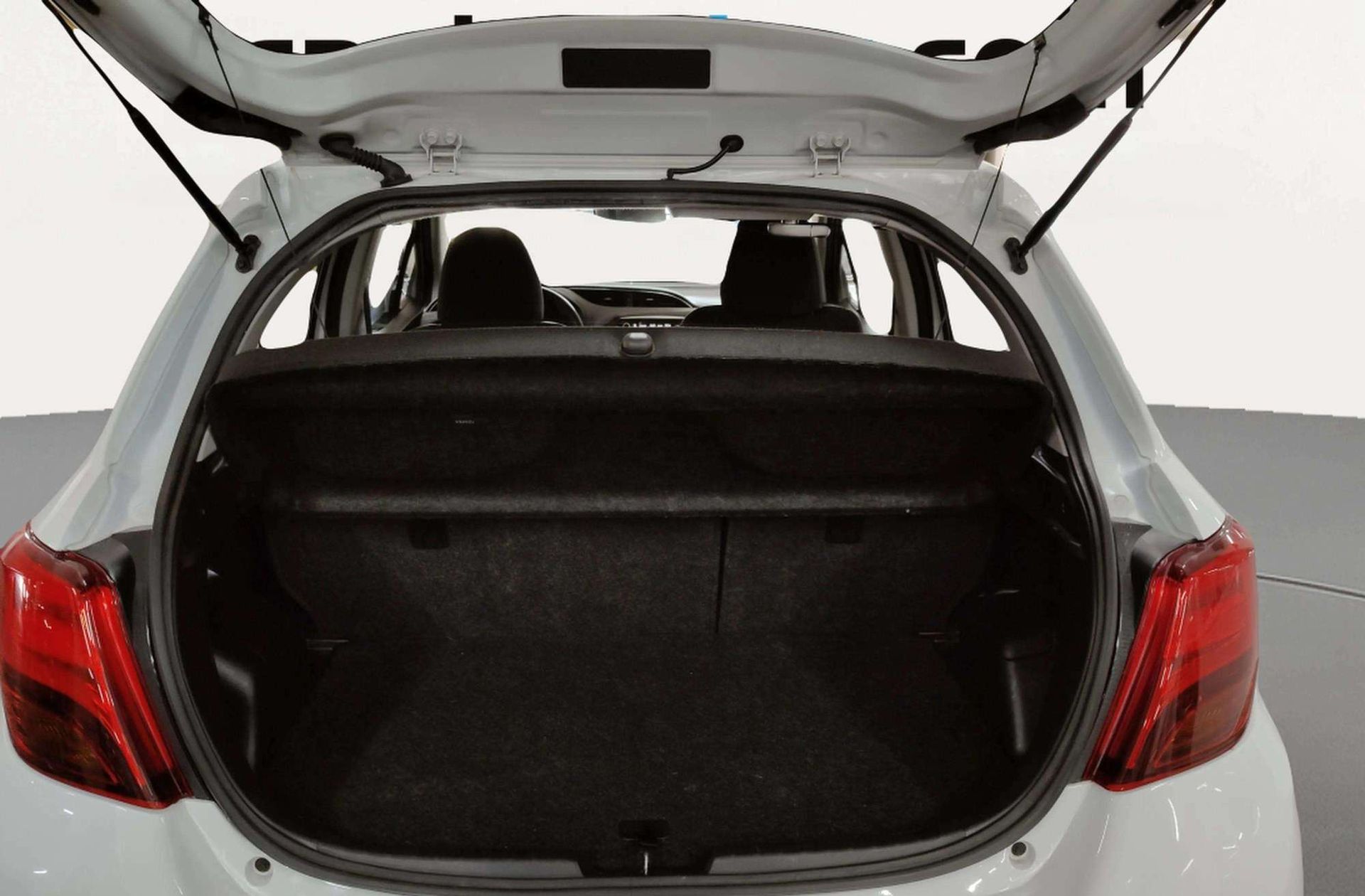 Toyota Yaris 100 Active - foto 17