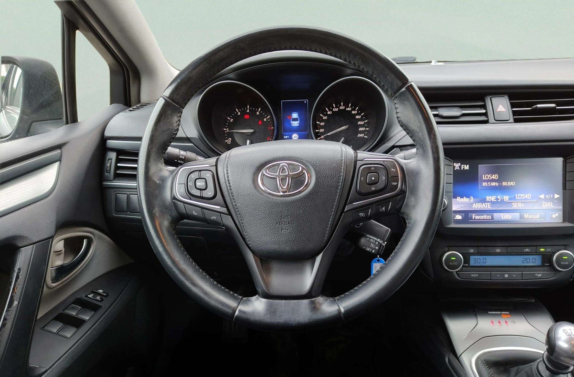 Toyota Avensis 1.8 140 Advance - foto 21