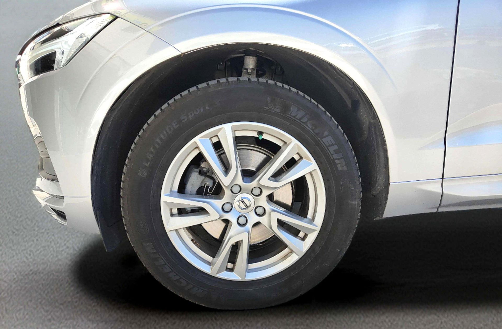 Volvo XC60 B4 Momentum AWD - foto 36