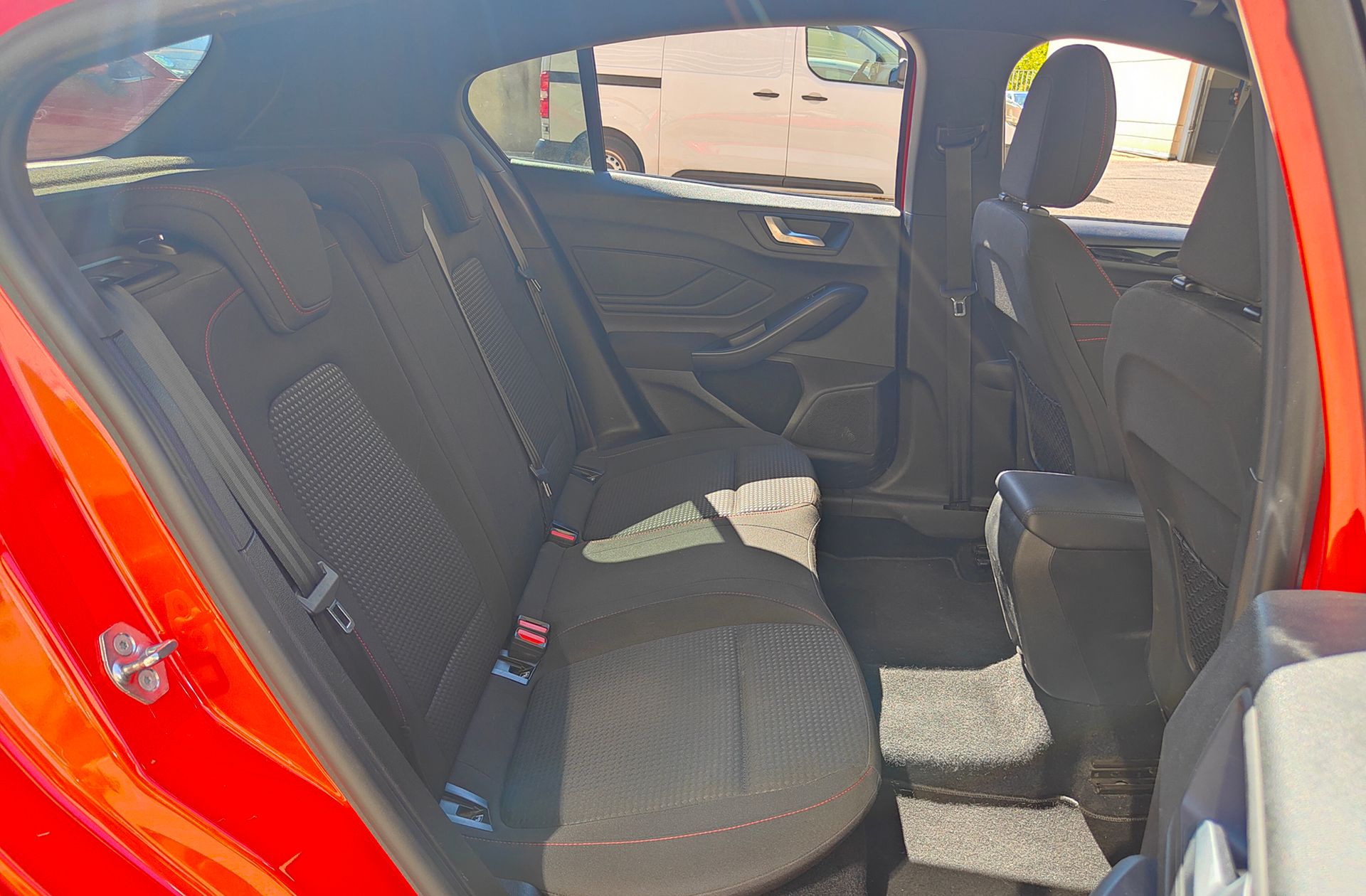 Ford Focus 1.0 EcoBoost ST-Line - foto 19