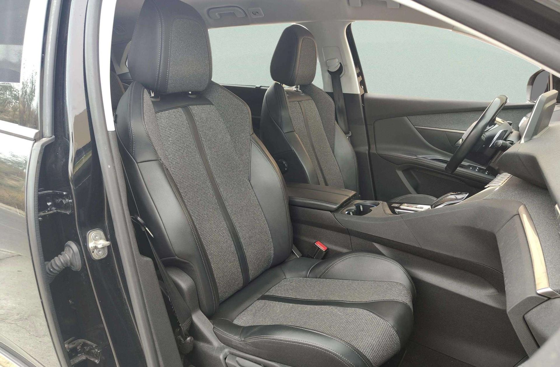Peugeot 5008 BlueHDi 130 Allure EAT8 7 plazas - foto 23