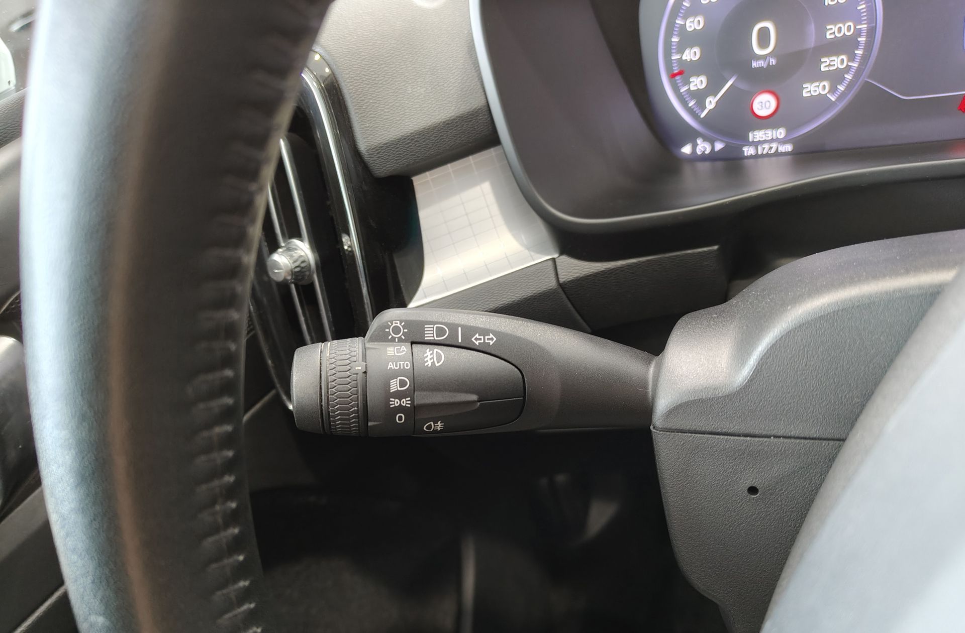 Volvo XC40 D3 Business Plus - foto 35