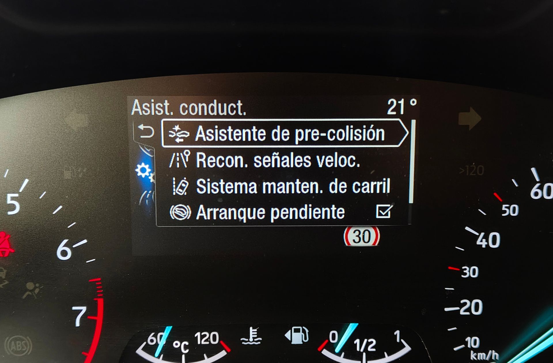 Ford Focus 1.0 EcoBoost ST-Line - foto 17