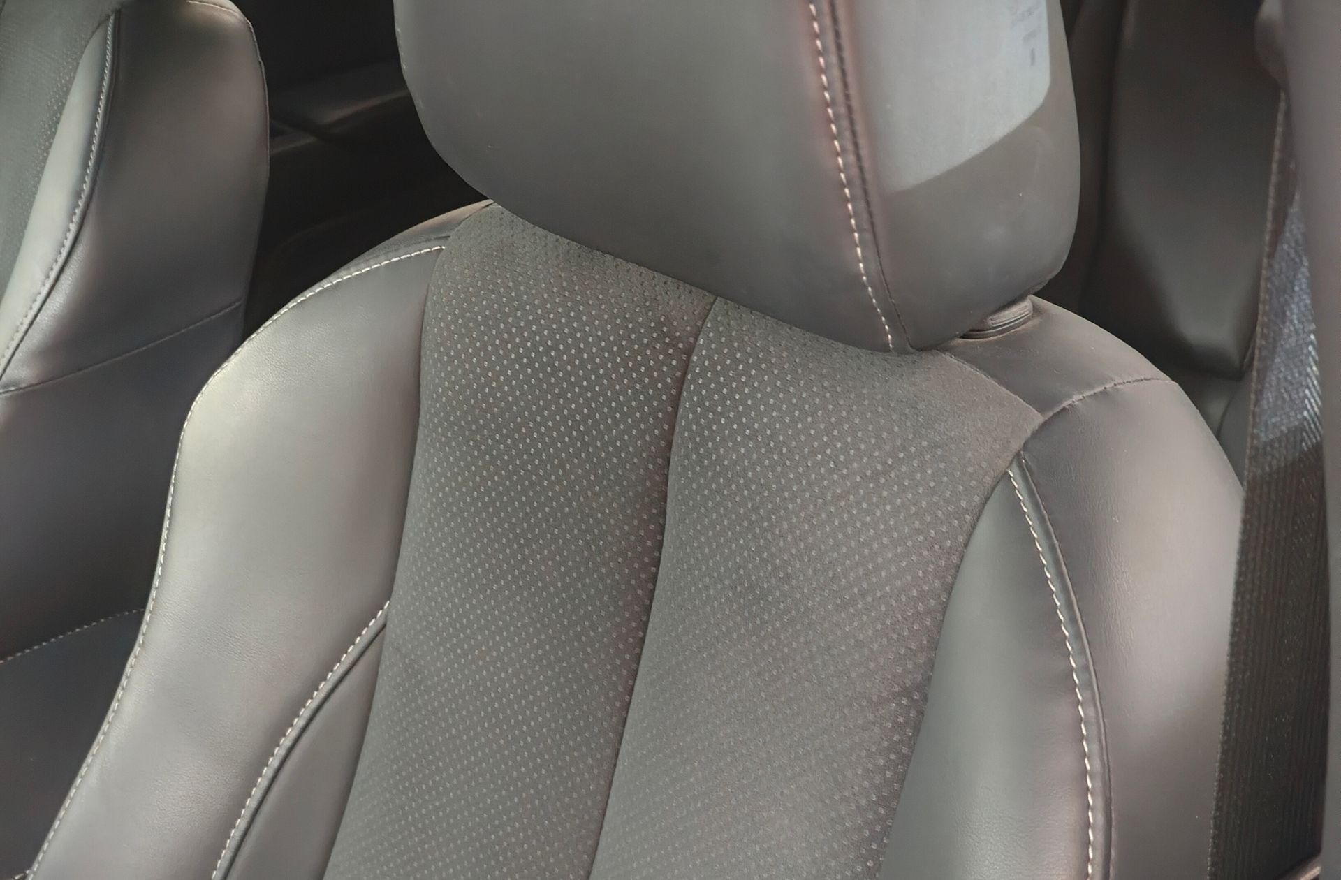 Mitsubishi Eclipse Cross 2.4 PHEV Kaiteki 4WD - foto 8