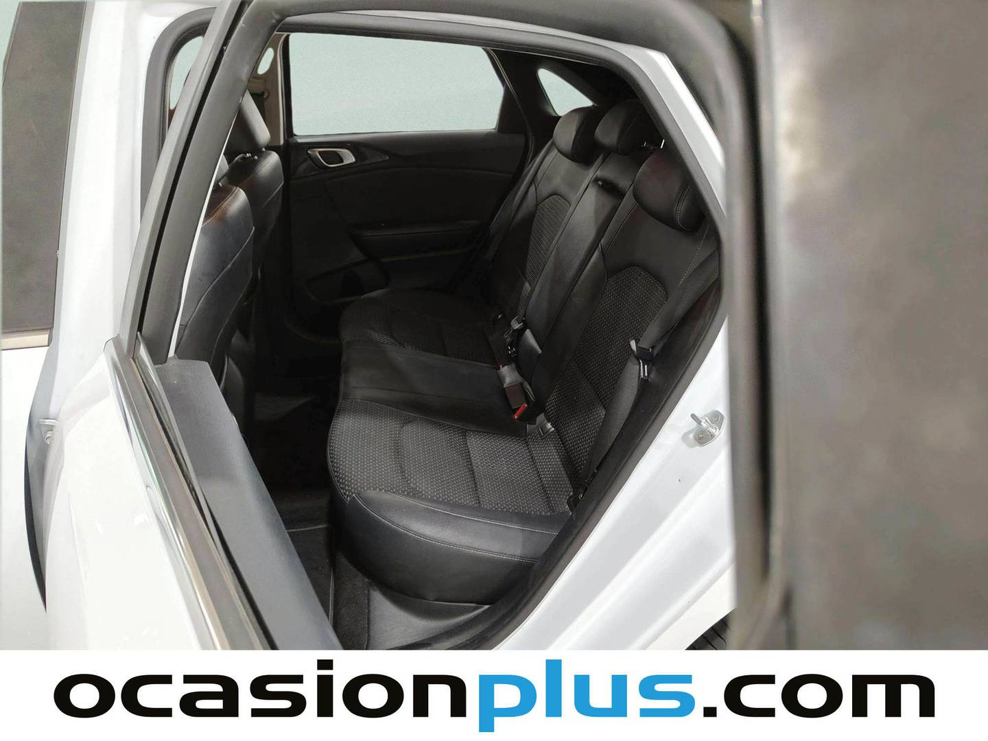 Foto asientos traseros KIA Ceed KIA Ceed 1.0 T-GDi Tech (120 CV)