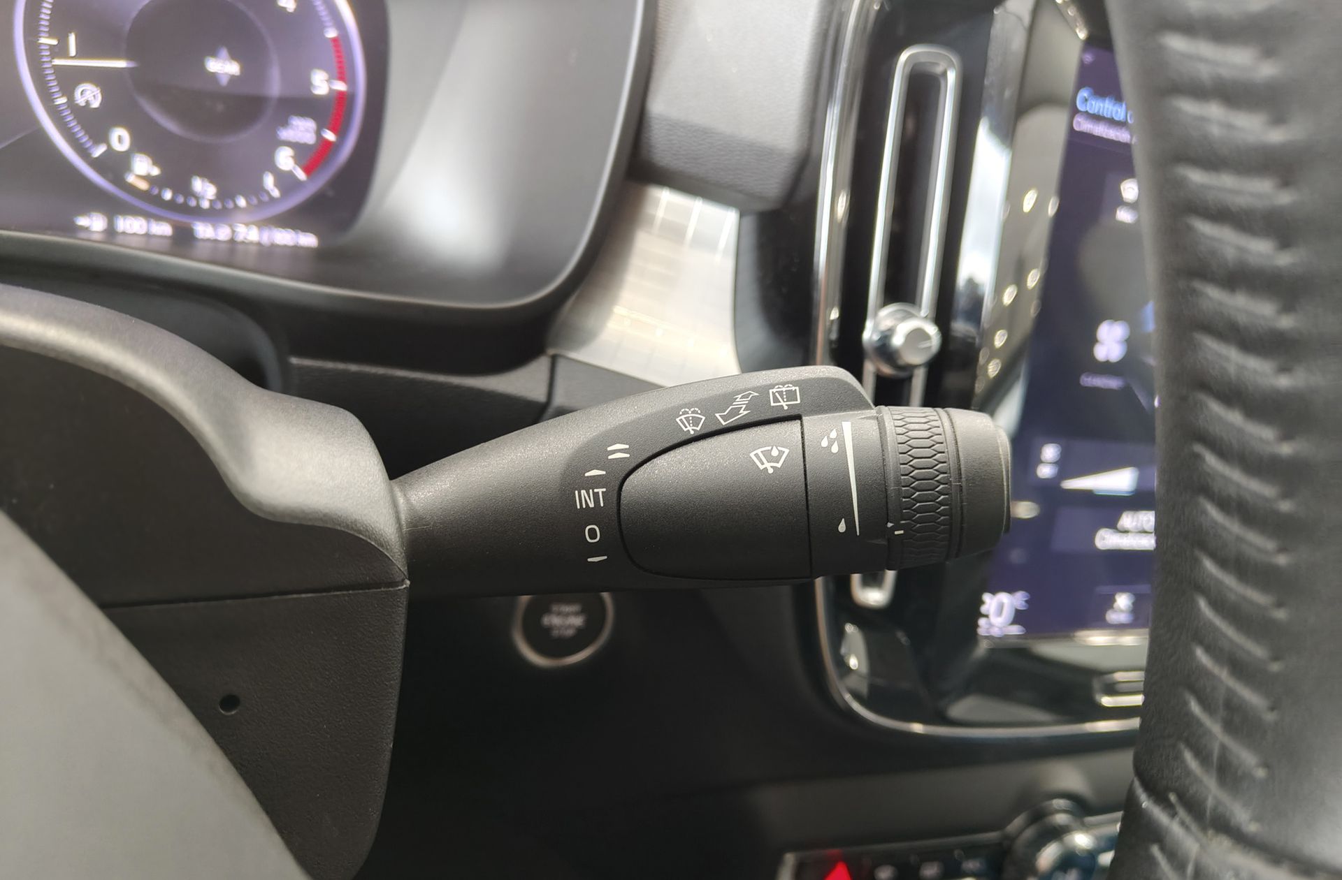 Volvo XC40 D3 Business Plus - foto 38