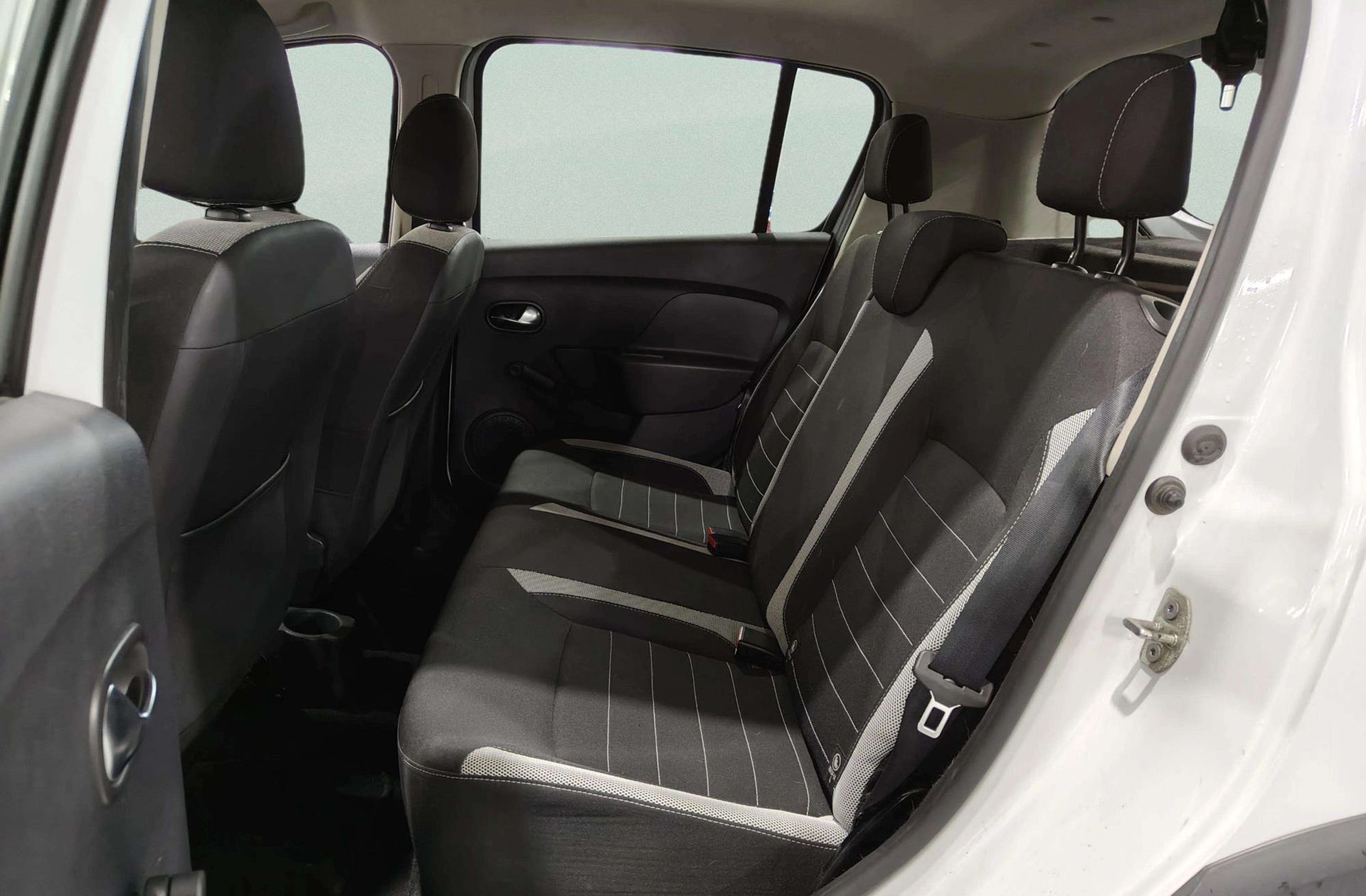 Dacia Sandero Stepway TCe - foto 9