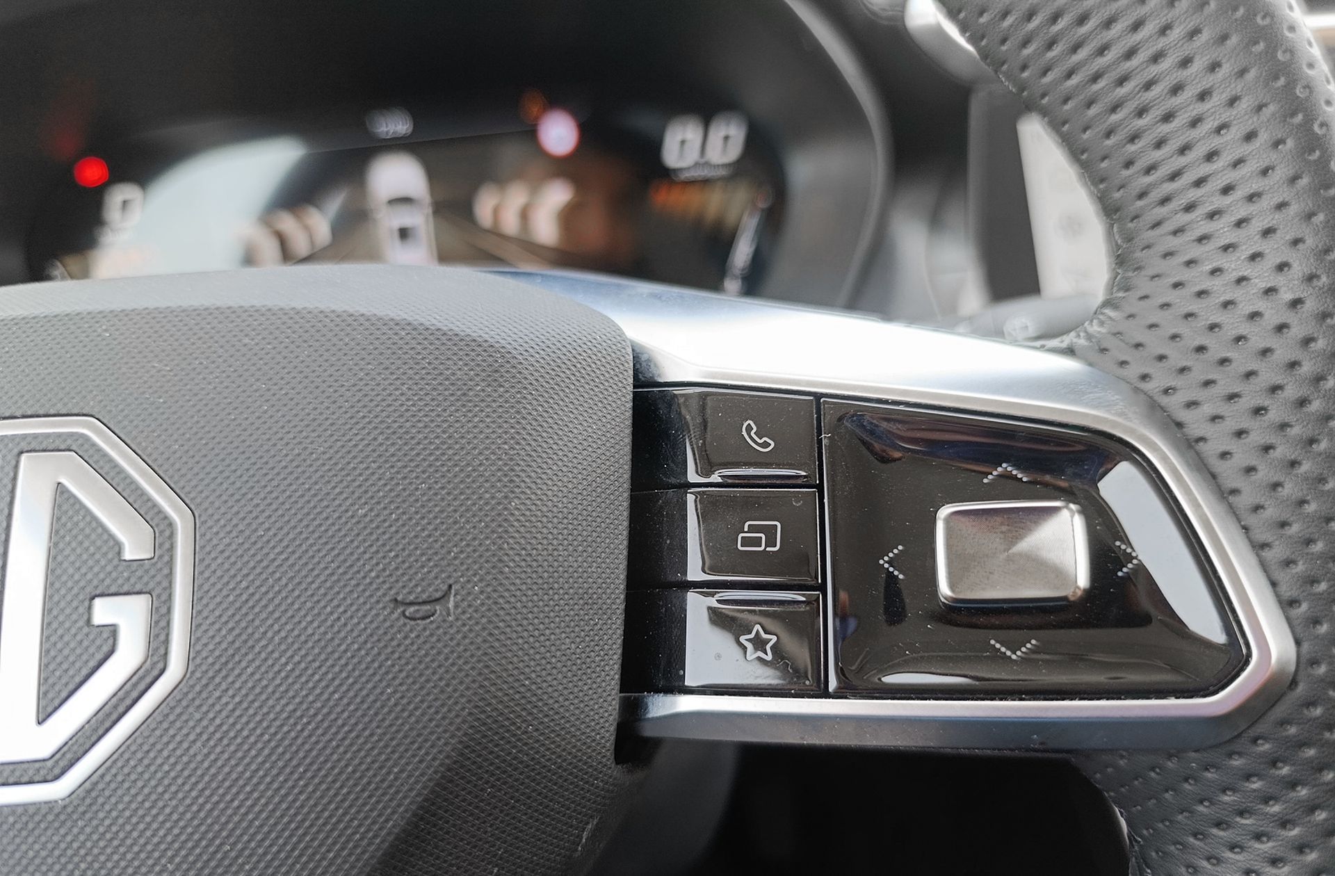 MG ZS 1.5 Hybrid+ Luxury - foto 27