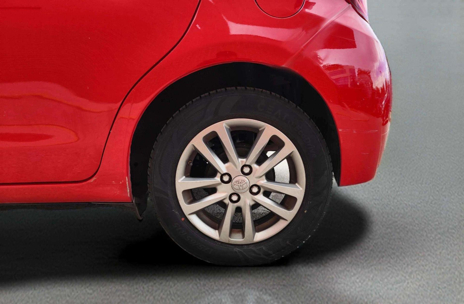Toyota Yaris 70 Active - foto 27