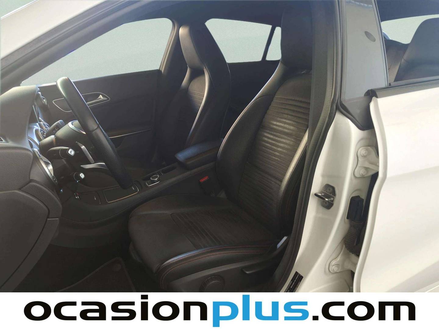 Foto asientos traseros Mercedes CLA Mercedes CLA Shooting Brake 200 (163 CV) Pack AMG