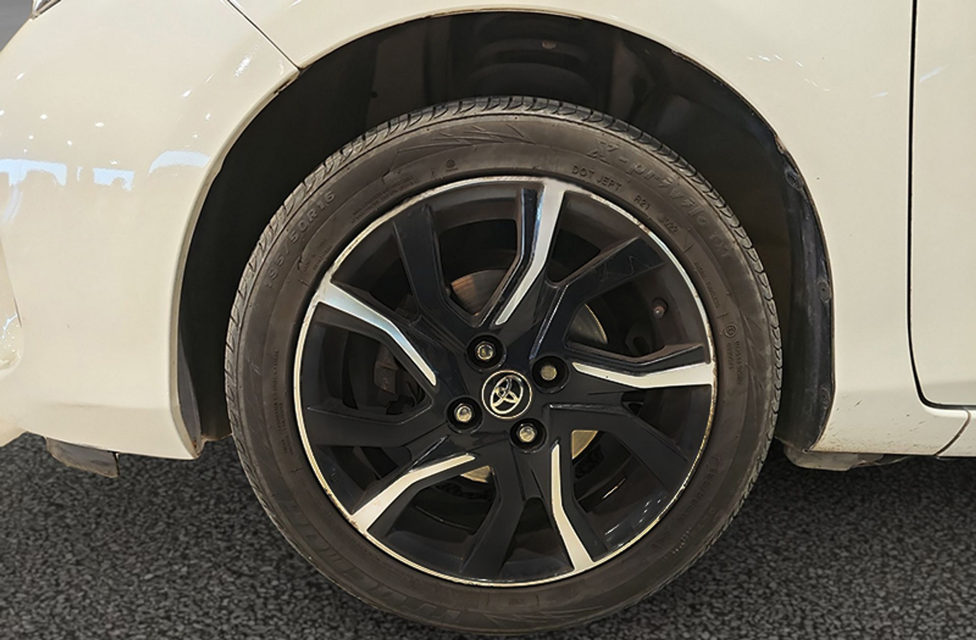 Toyota Yaris 1.3 100 Feel - foto 30