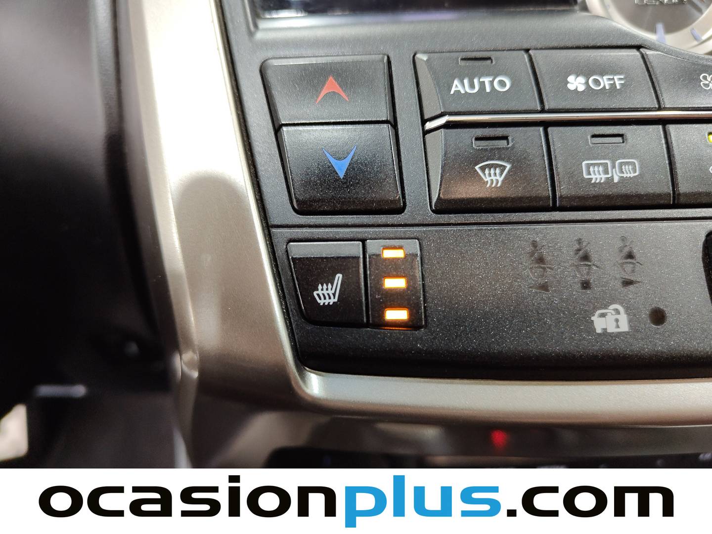 Equipamiento del Lexus NX Lexus NX 300h F Sport 4WD + Navibox (197 CV)