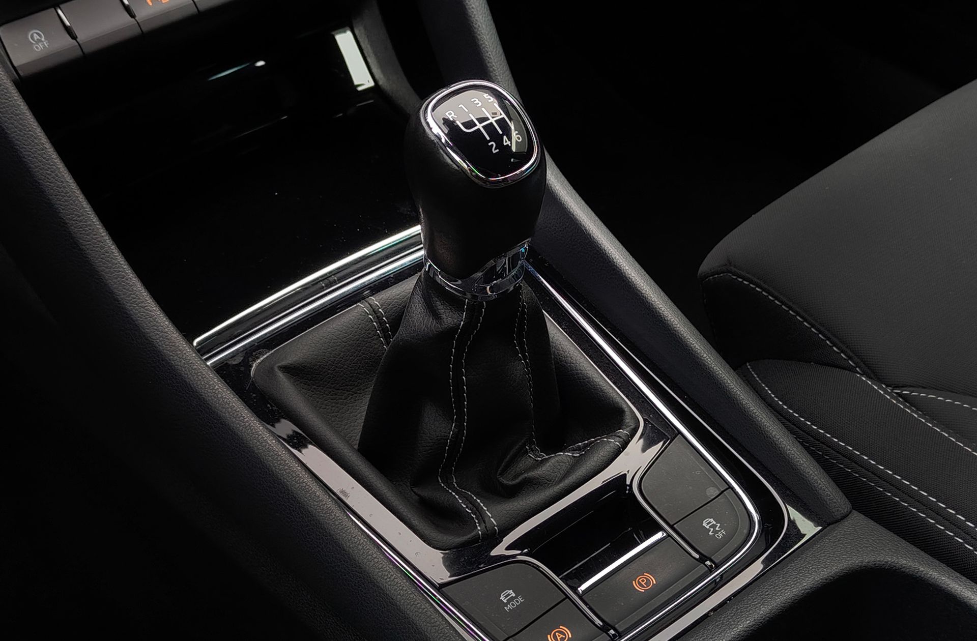 Škoda Karoq 1.5 TSI ACT Sportline - foto 5