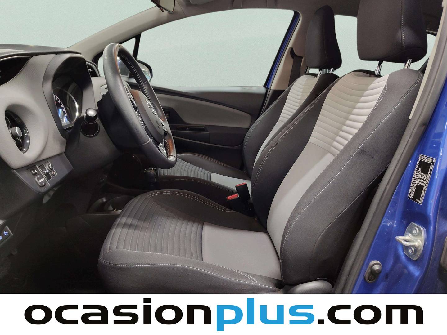 Foto asientos delanteros Toyota Yaris Toyota Yaris 100H Feel (100 CV)