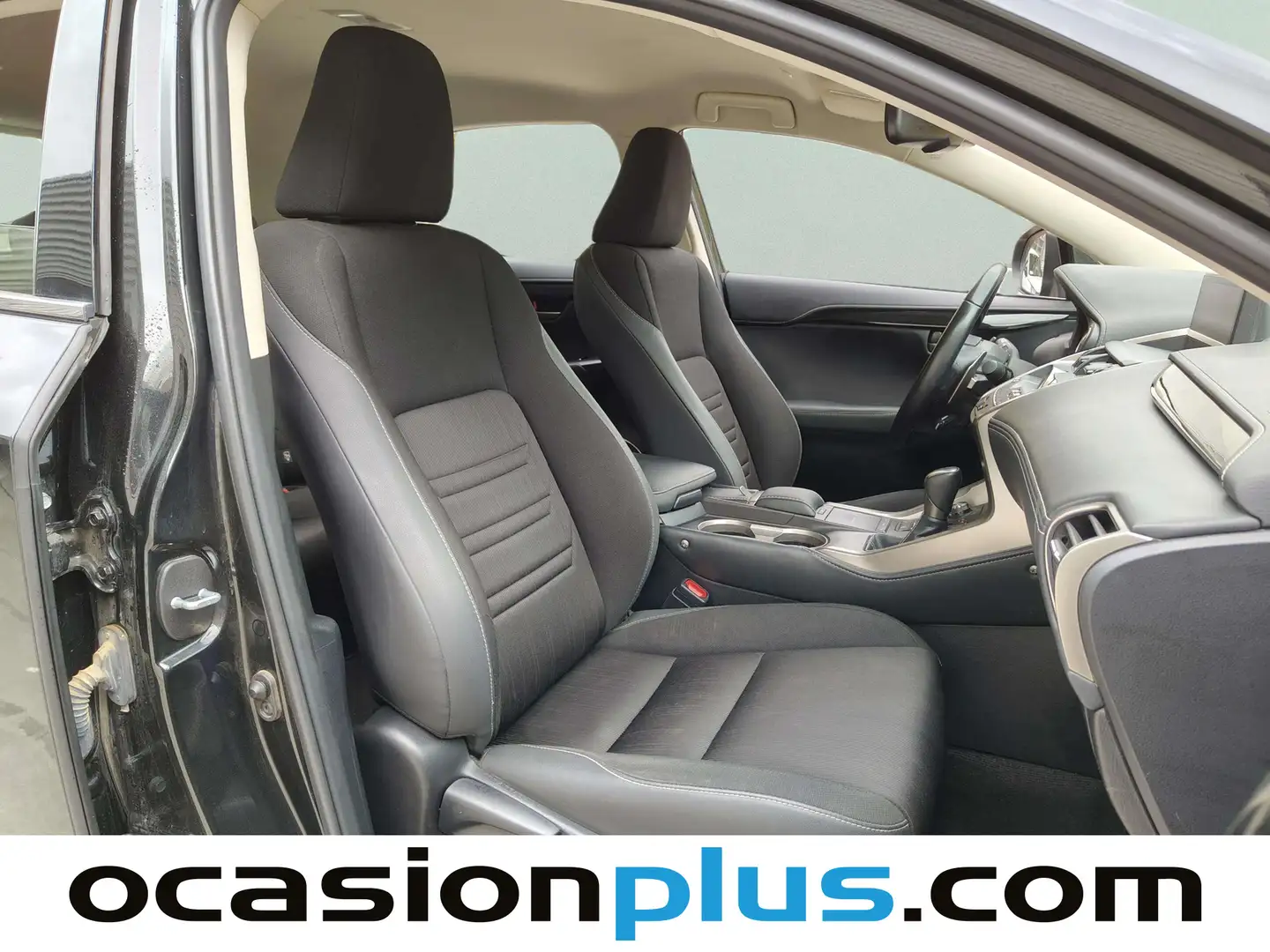 Foto Lexus NX Lexus NX 300h Business 2WD (197 CV)