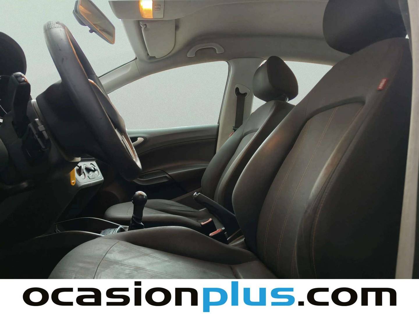 Foto asientos delanteros Seat Ibiza Seat Ibiza 1.2 TSI Reference (85 CV)
