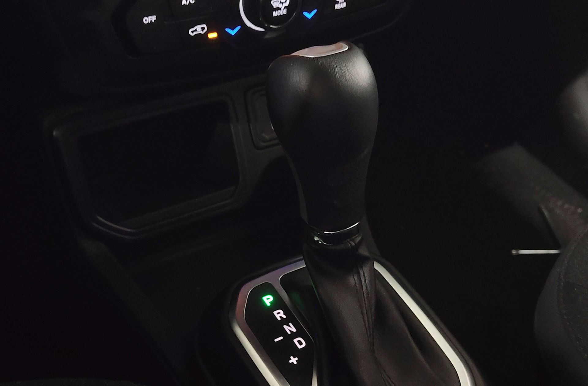 Jeep Renegade eHybrid 1.5 Altitude DCT - foto 5