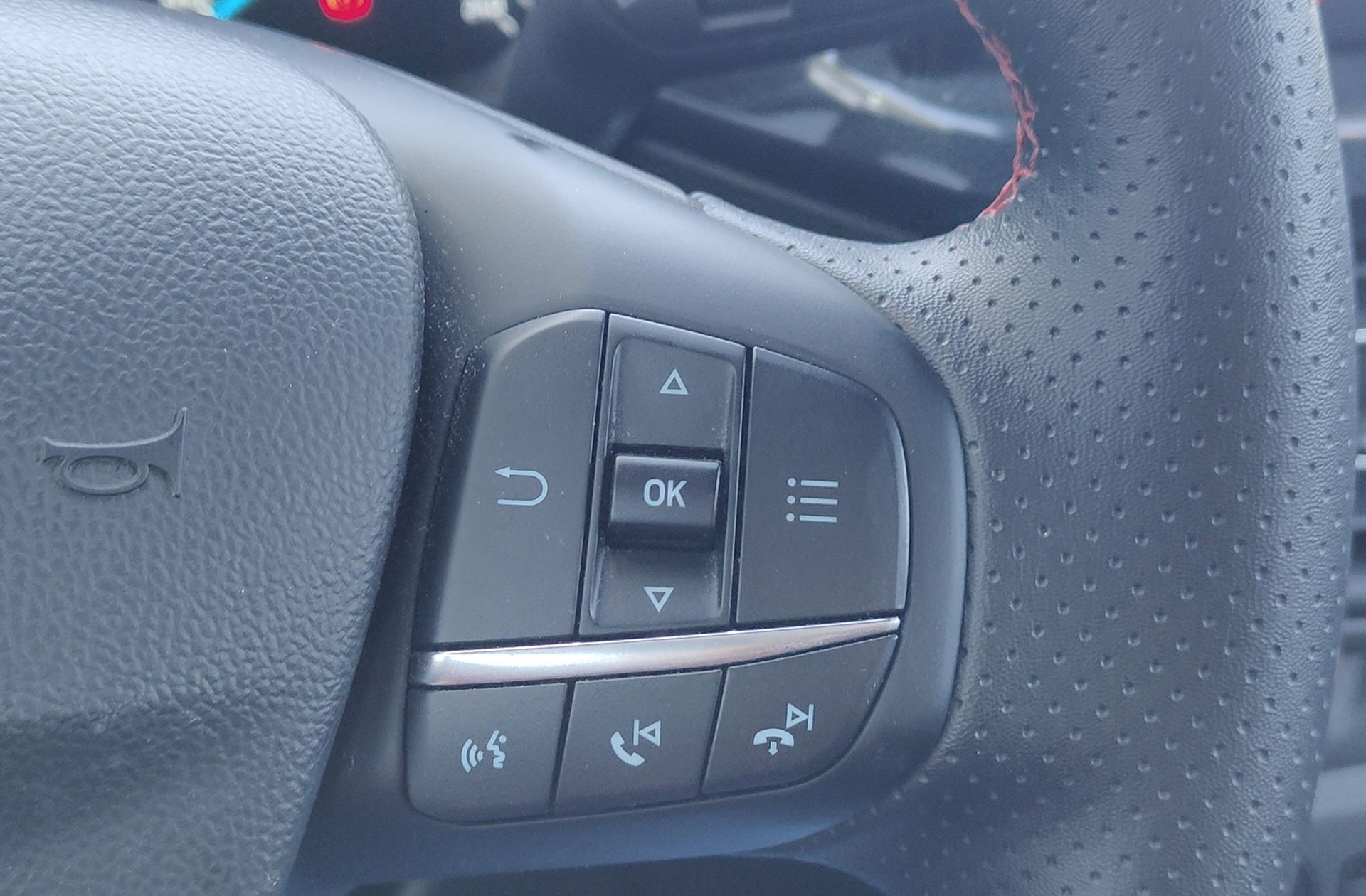 Ford Focus 1.0 EcoBoost MHEV ST-Line - foto 26
