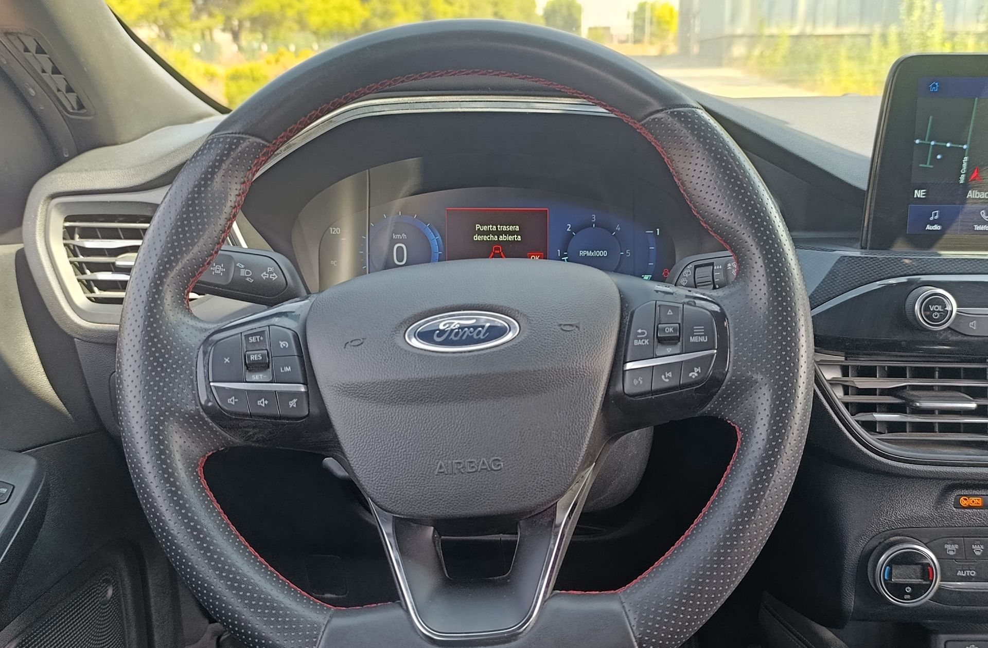 Ford Kuga 1.5 EcoBlue ST-Line - foto 27
