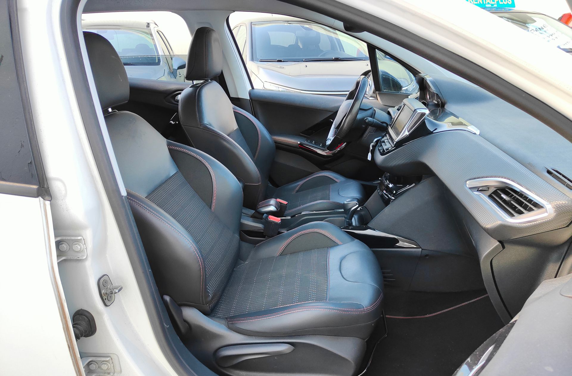 Peugeot 2008 BlueHDi 120 GT Line EAT6 - foto 17