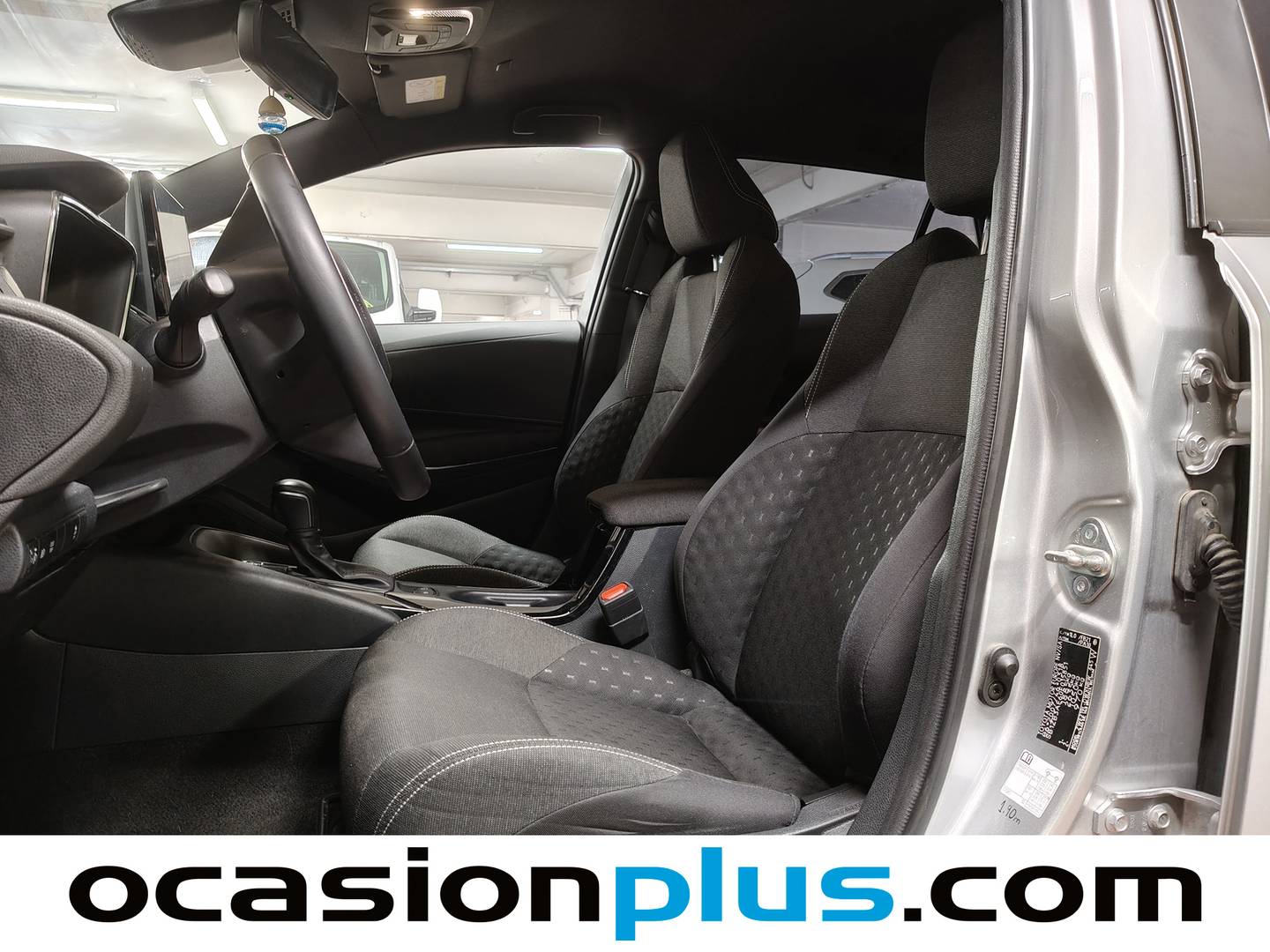 Foto asientos delanteros Toyota Corolla Toyota Corolla 140H Active Plus Touring Sport (140 CV)