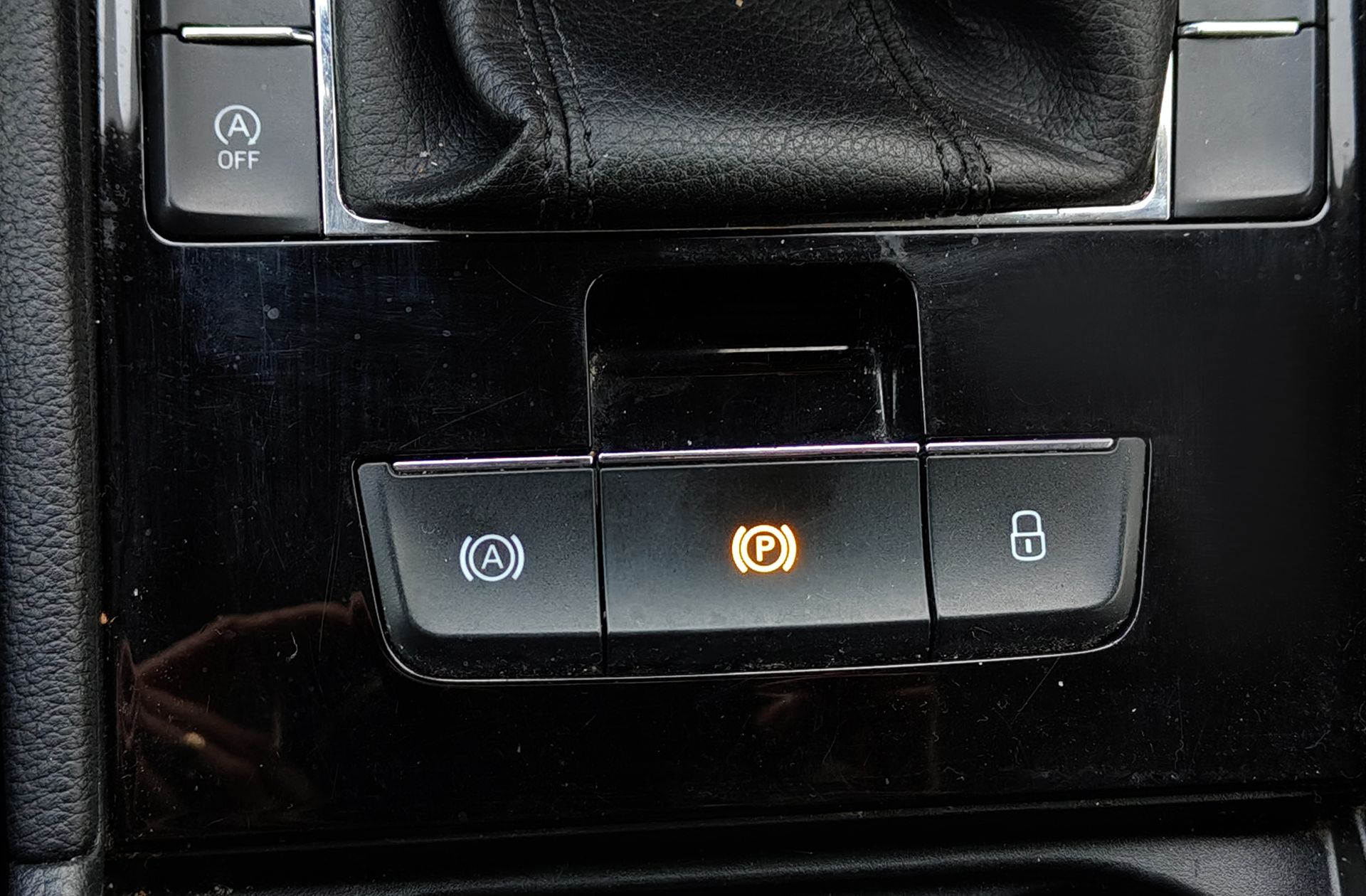 Škoda Superb Combi 2.0 TDI Ambition - foto 29