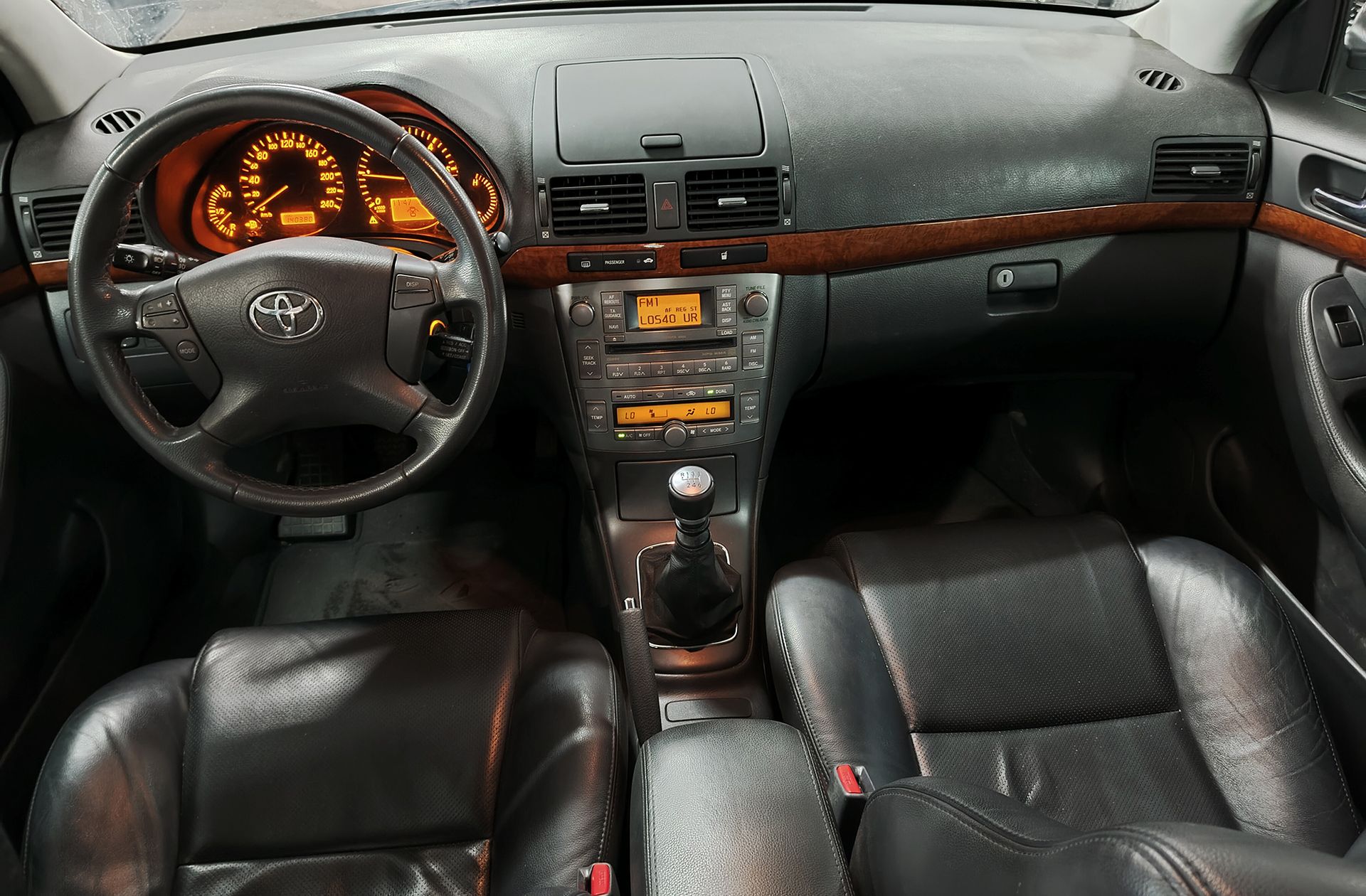 Toyota Avensis 2.2 D-4D Executive - foto 6