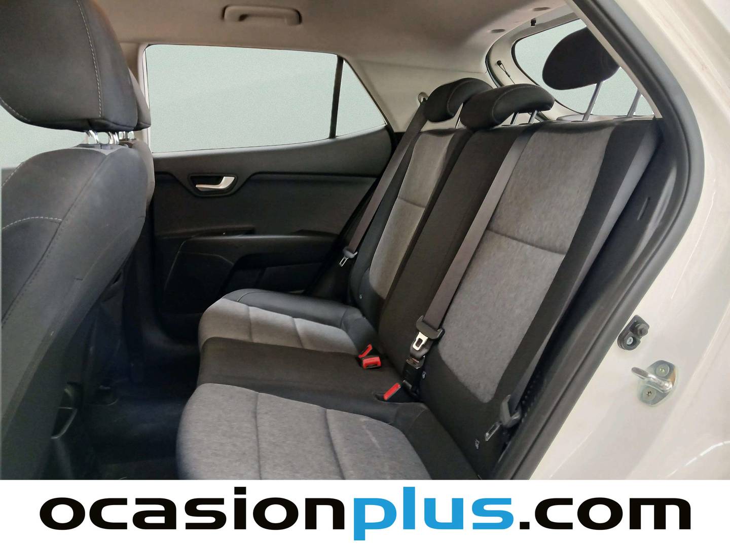 Foto asientos traseros KIA Stonic KIA Stonic 1.0 T-GDi MHEV iMT Concept (100 CV)