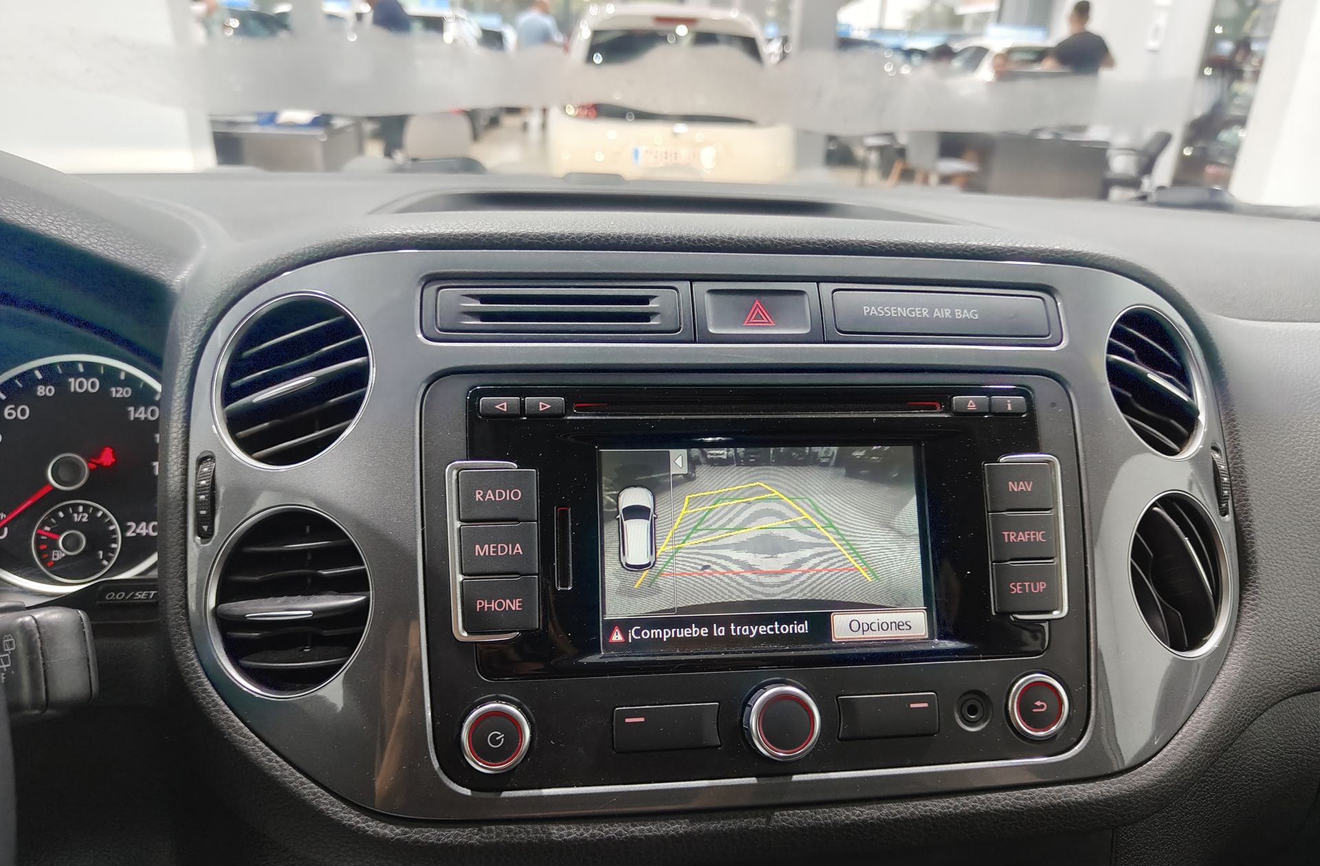 Volkswagen Tiguan T1 2.0 TDI BMT - foto 8