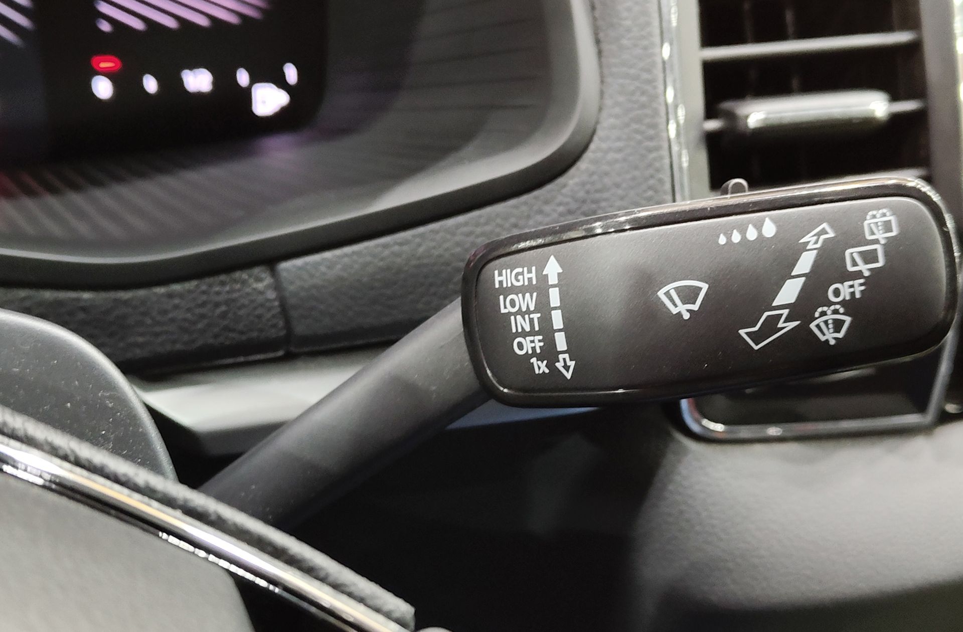 Škoda Karoq 2.0 TDI Selection - foto 29