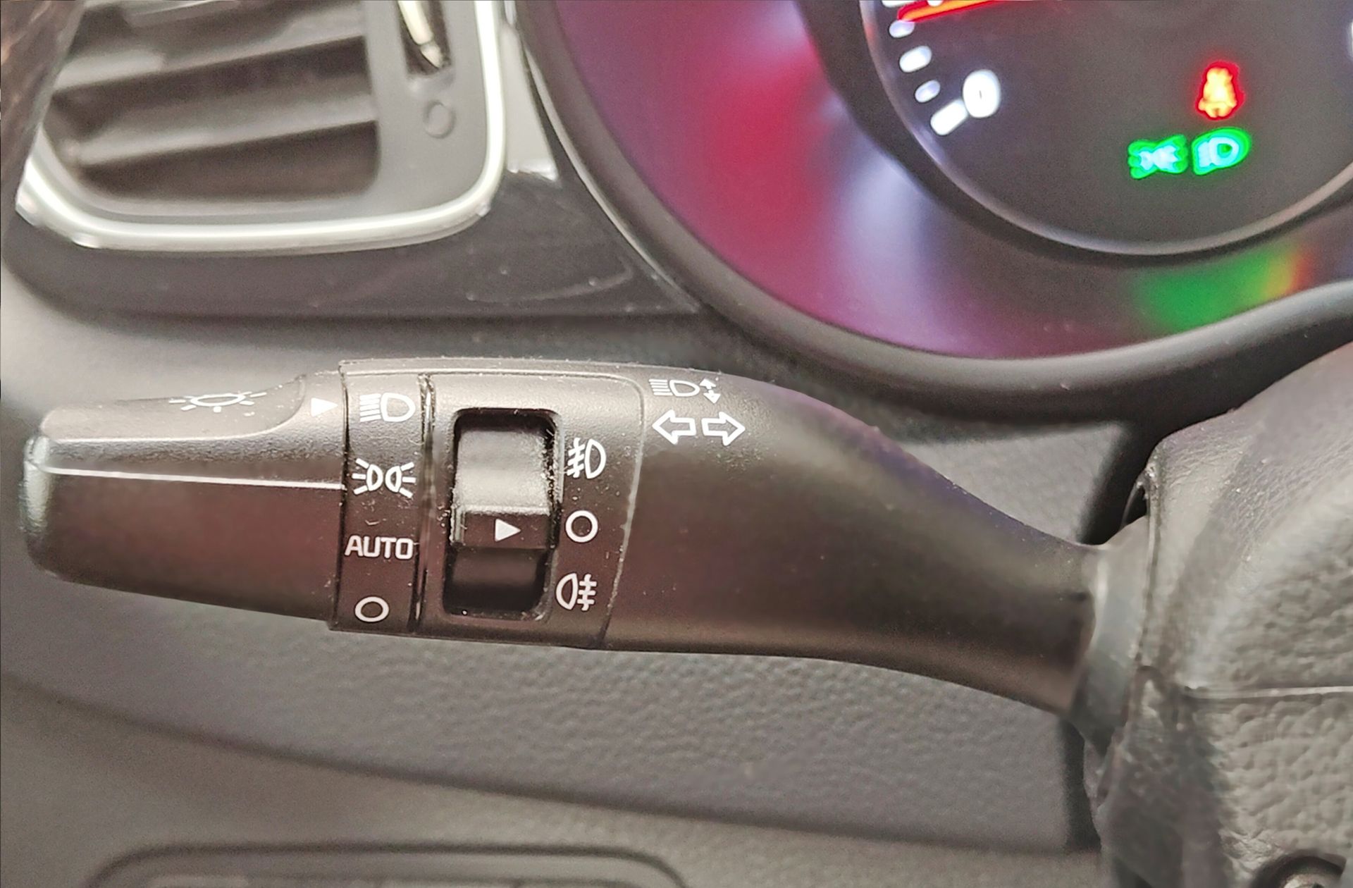 Kia Carens 1.6 GDi Uefa Euro 2016 Eco-Dynamics - foto 24