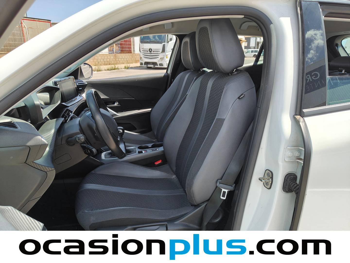 Foto asientos delanteros Peugeot 2008 Peugeot 2008 PureTech 100 S&S Allure (100 CV)