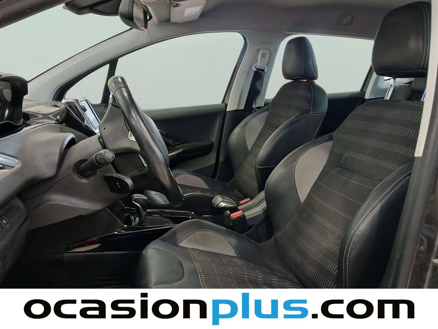 Foto asientos delanteros Peugeot 2008 Peugeot 2008 PureTech 110 S&S Allure EAT6 (110 CV)