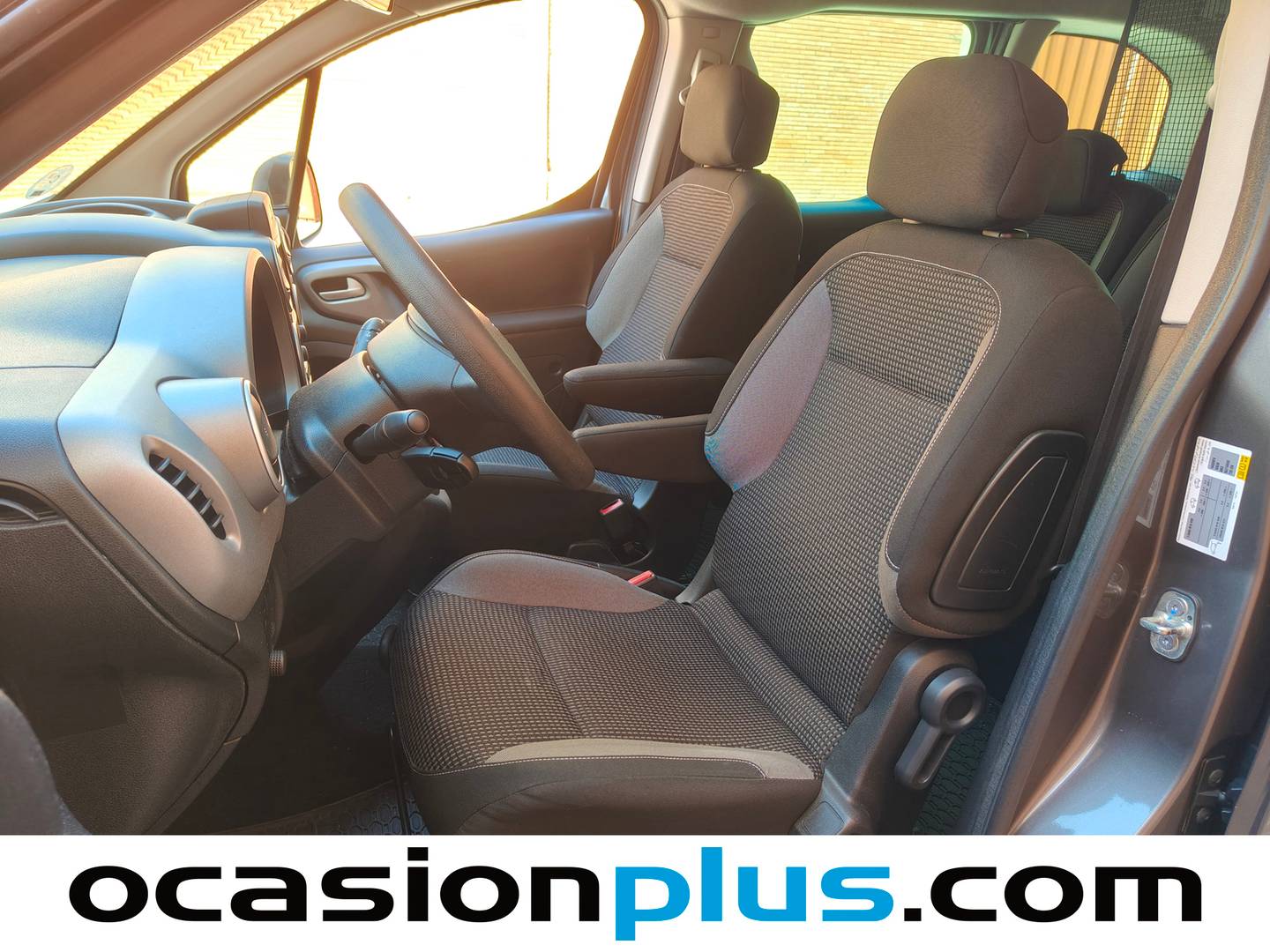 Foto asientos delanteros Peugeot Partner Peugeot Partner Tepee BlueHDi 100 Outdoor (100 CV)