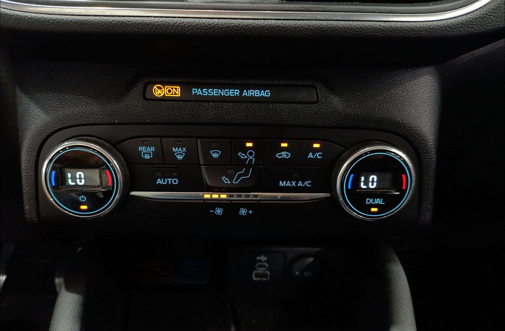 Ford Kuga 2.0 EcoBlue MHEV Titanium - foto 34