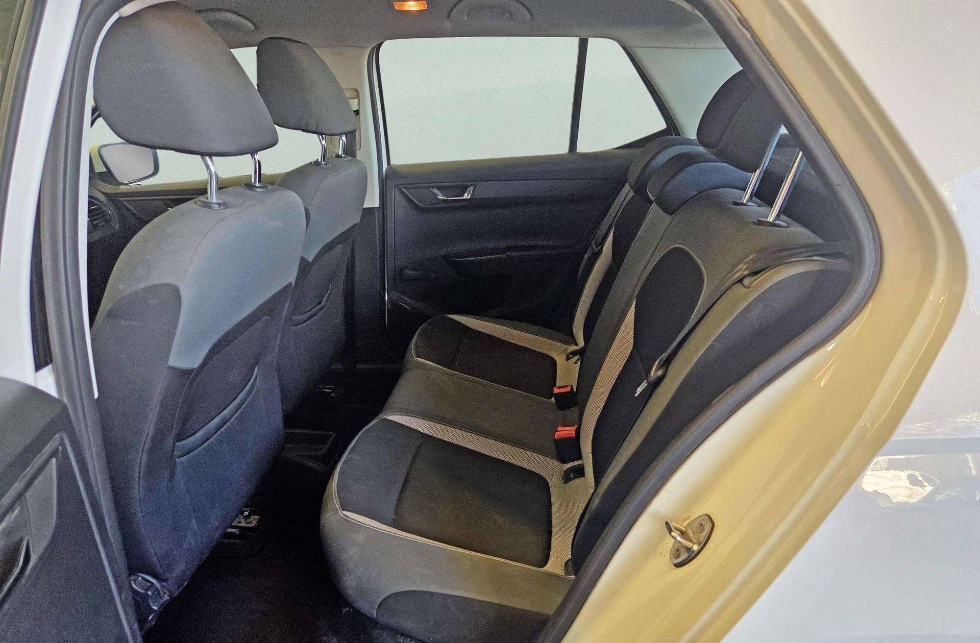 Škoda Fabia 1.0 MPI Like - foto 9