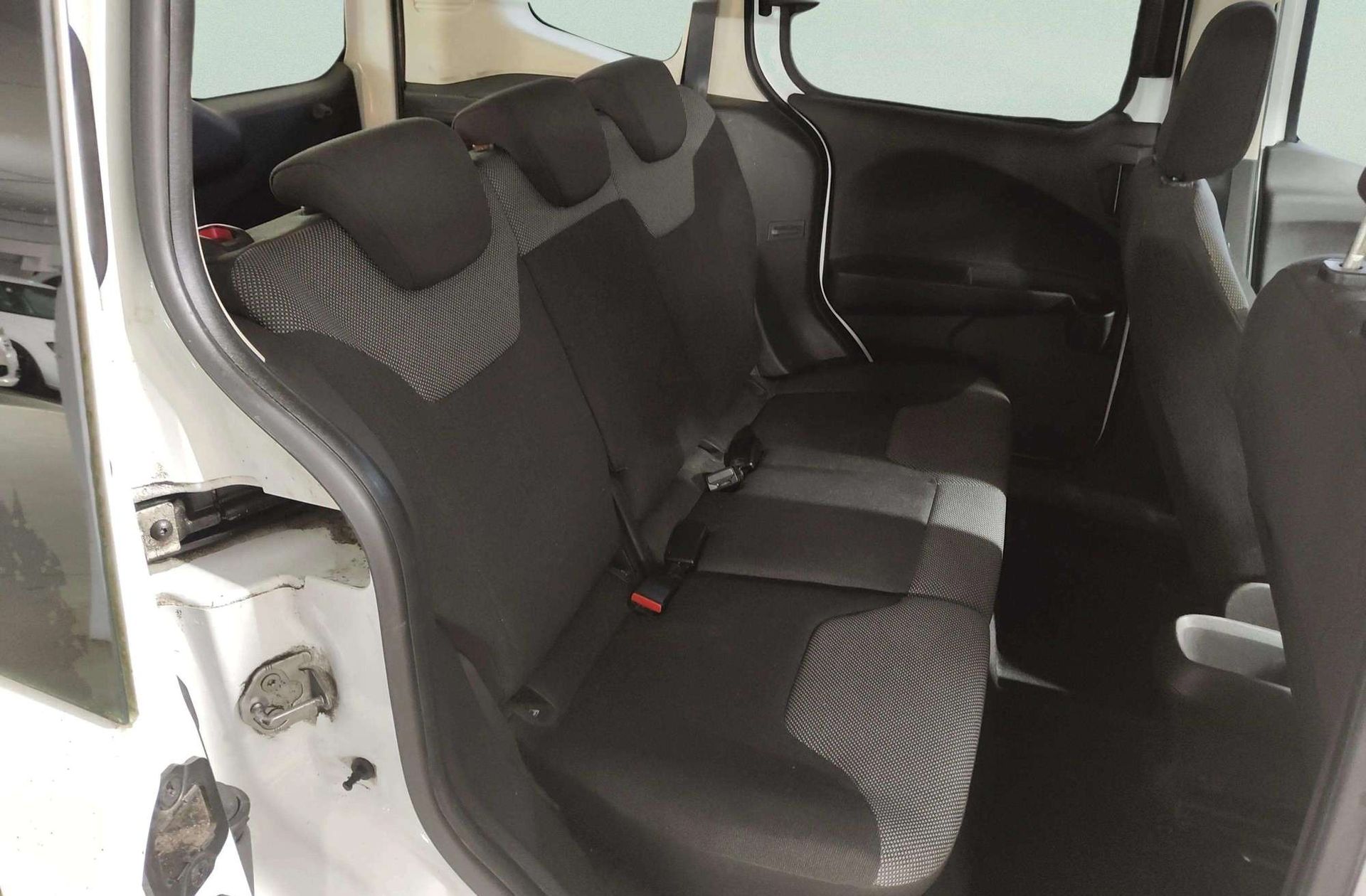 Ford Tourneo Courier 1.5 TDCi Ambiente - foto 12