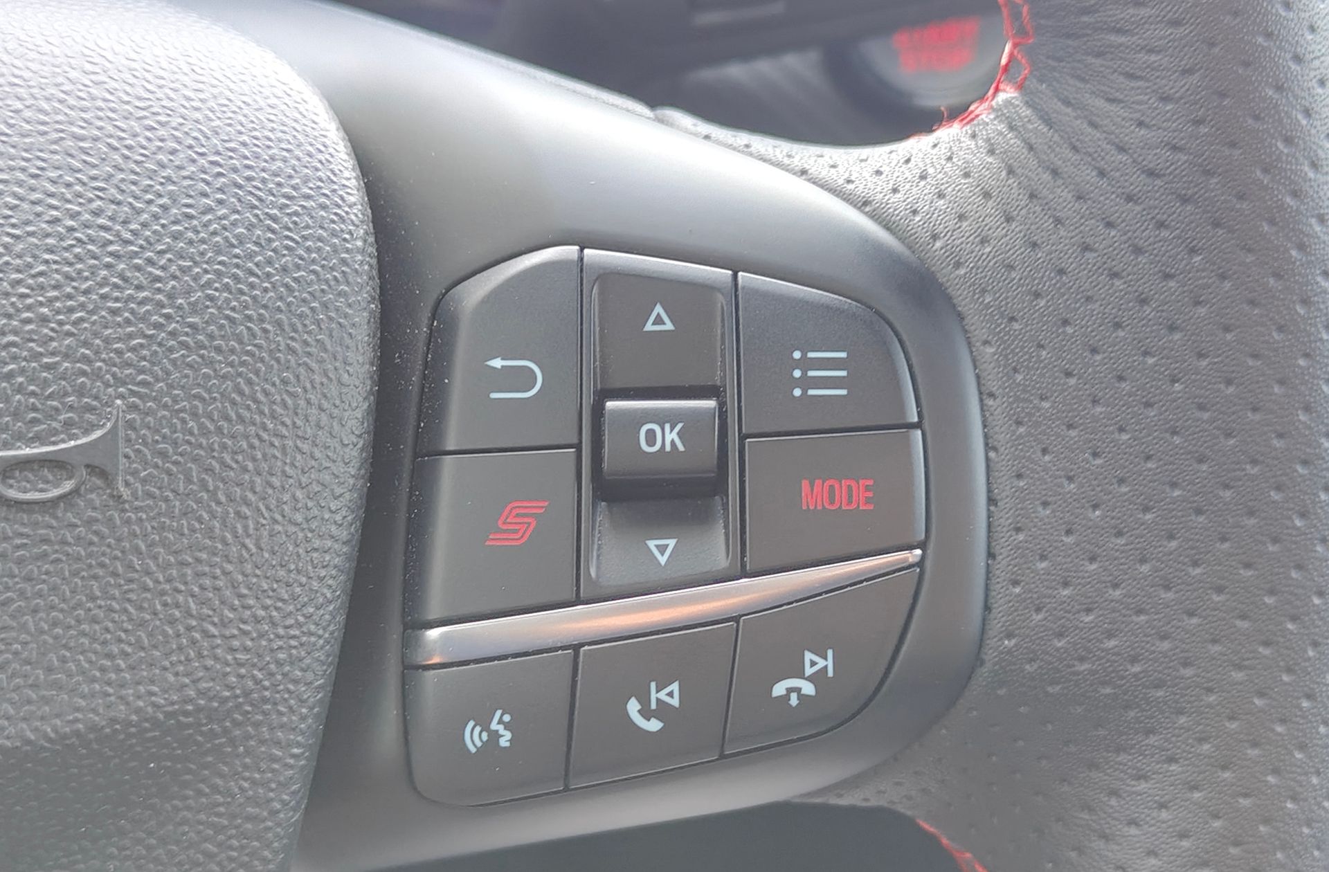 Ford Fiesta 1.5 EcoBoost ST - foto 32