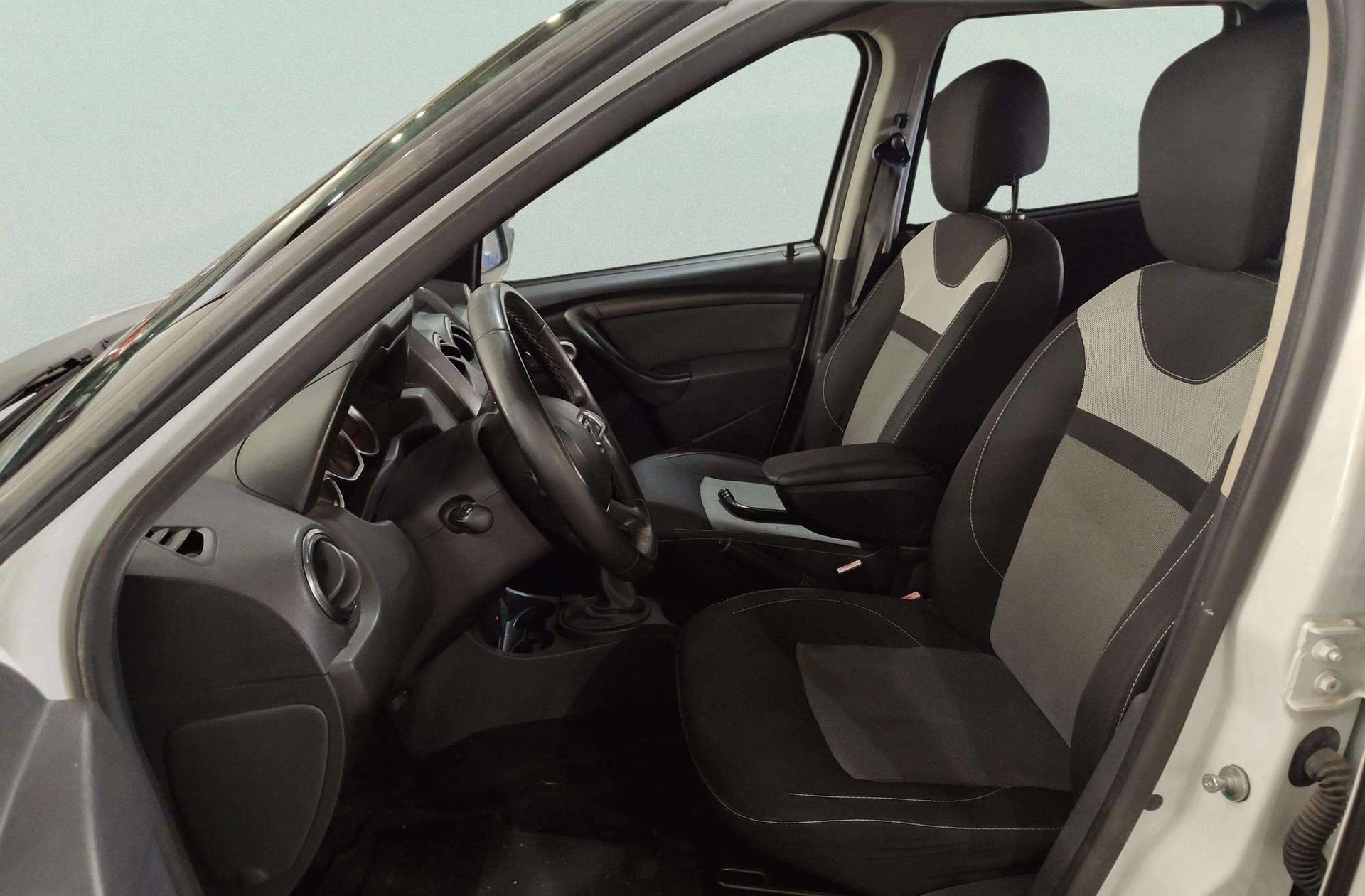 Dacia Duster Laureate dCi - foto 10