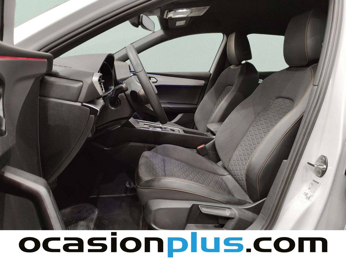 Foto asientos delanteros Seat León Seat León 1.0 eTSI S&S FR 25 Aniversario DSG (110 CV)