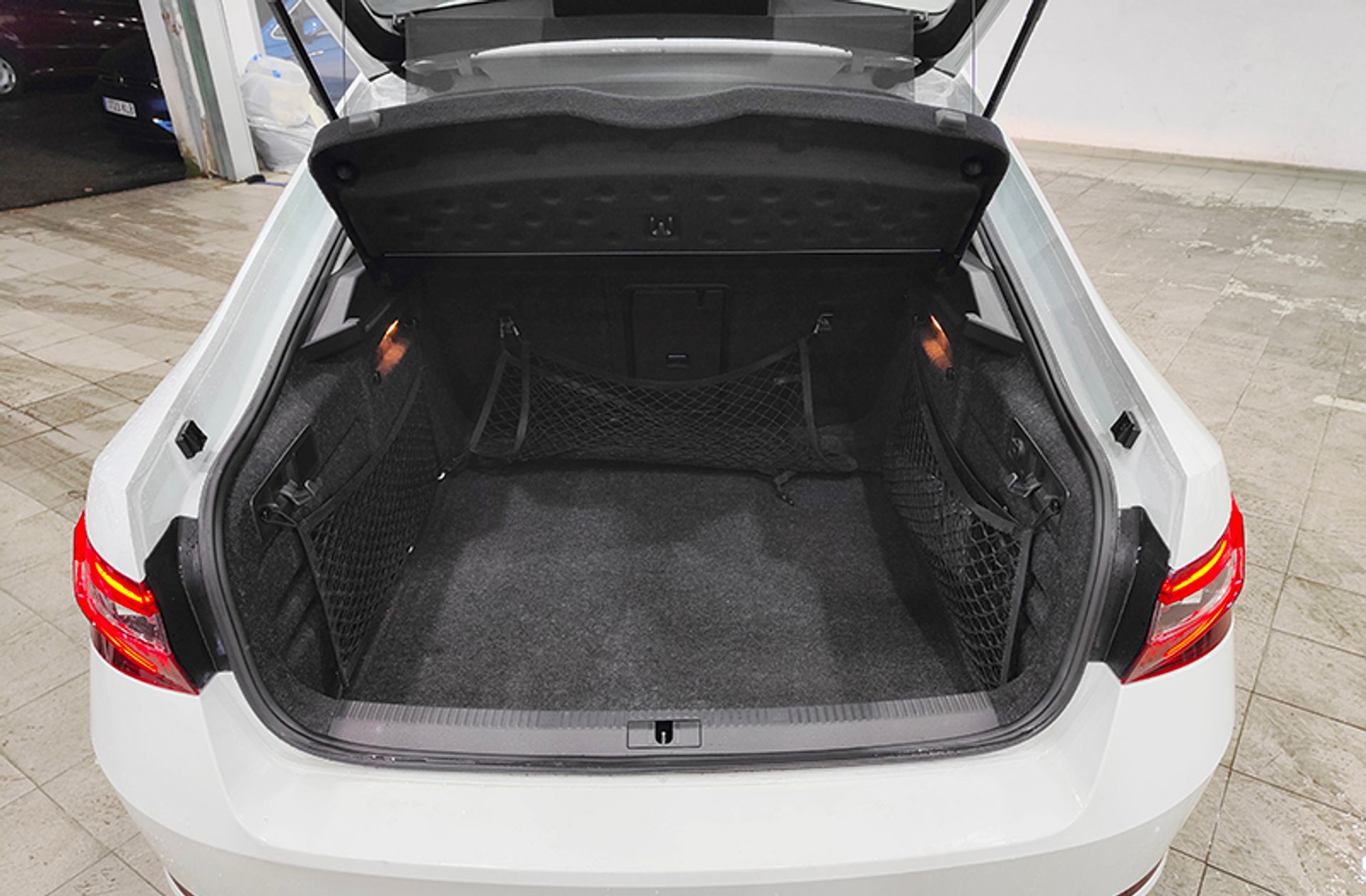 Škoda Superb 1.4 TSI Style DSG - foto 18