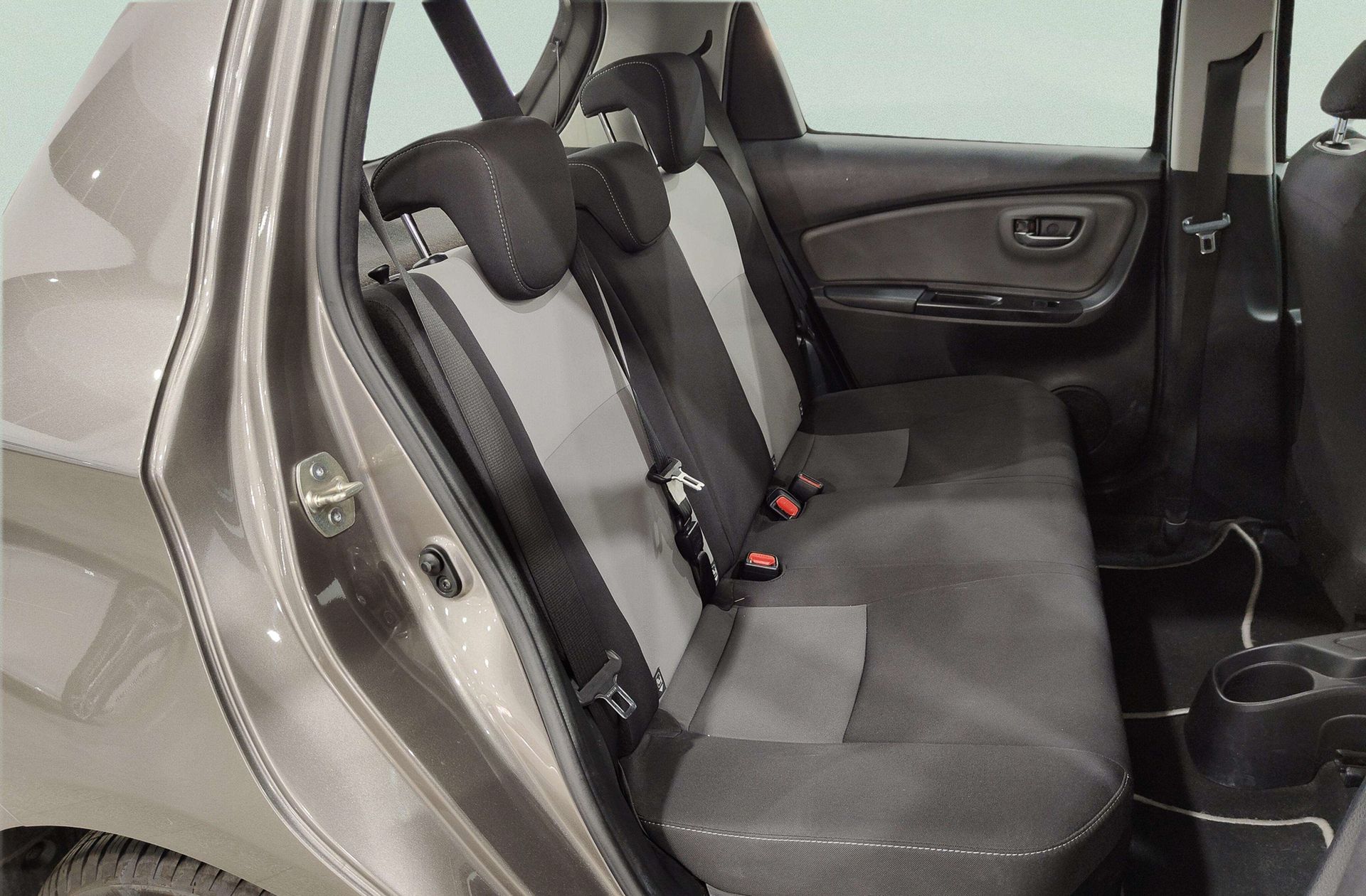 Toyota Yaris 1.5 Hybrid Active - foto 12